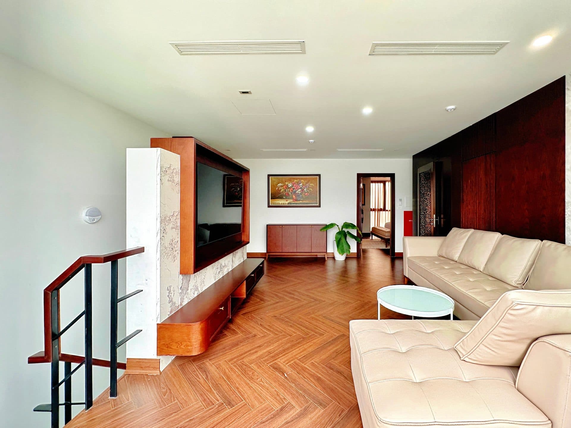 Prime Lakefront 3 Bedroom in Tay Ho 2
