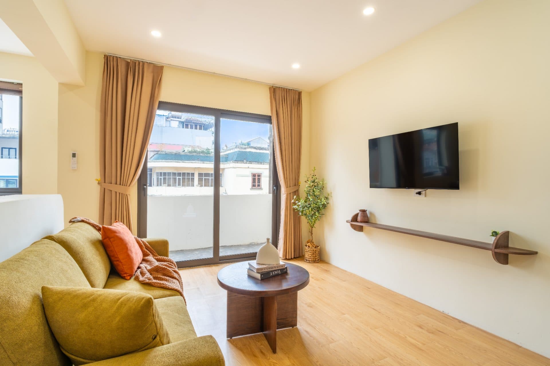 Cozy 1 bedroom apartment on Vong Thi street 3