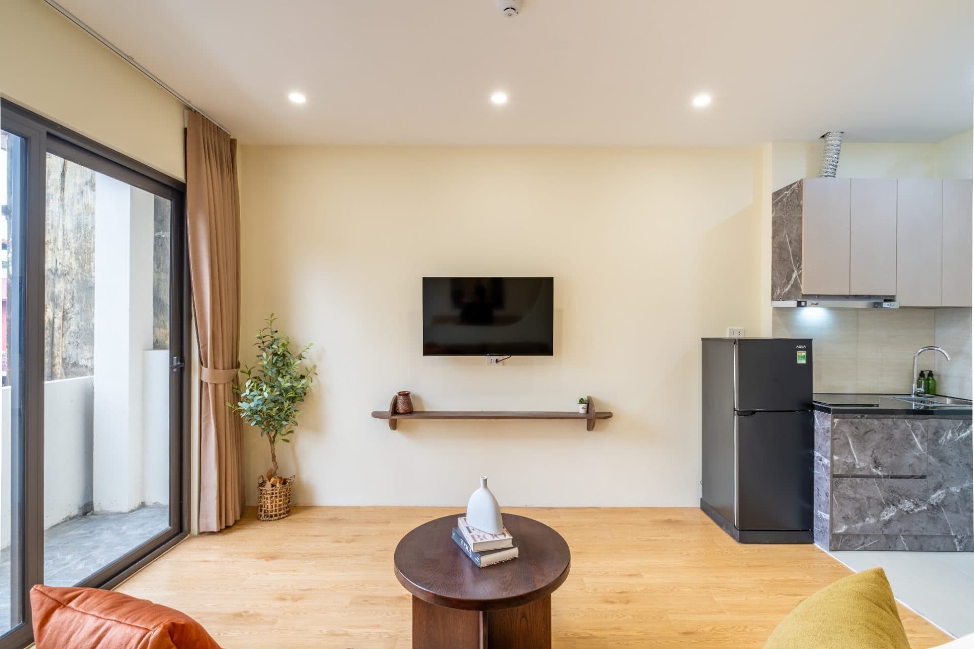 Cozy 1 bedroom apartment on Vong Thi street 2