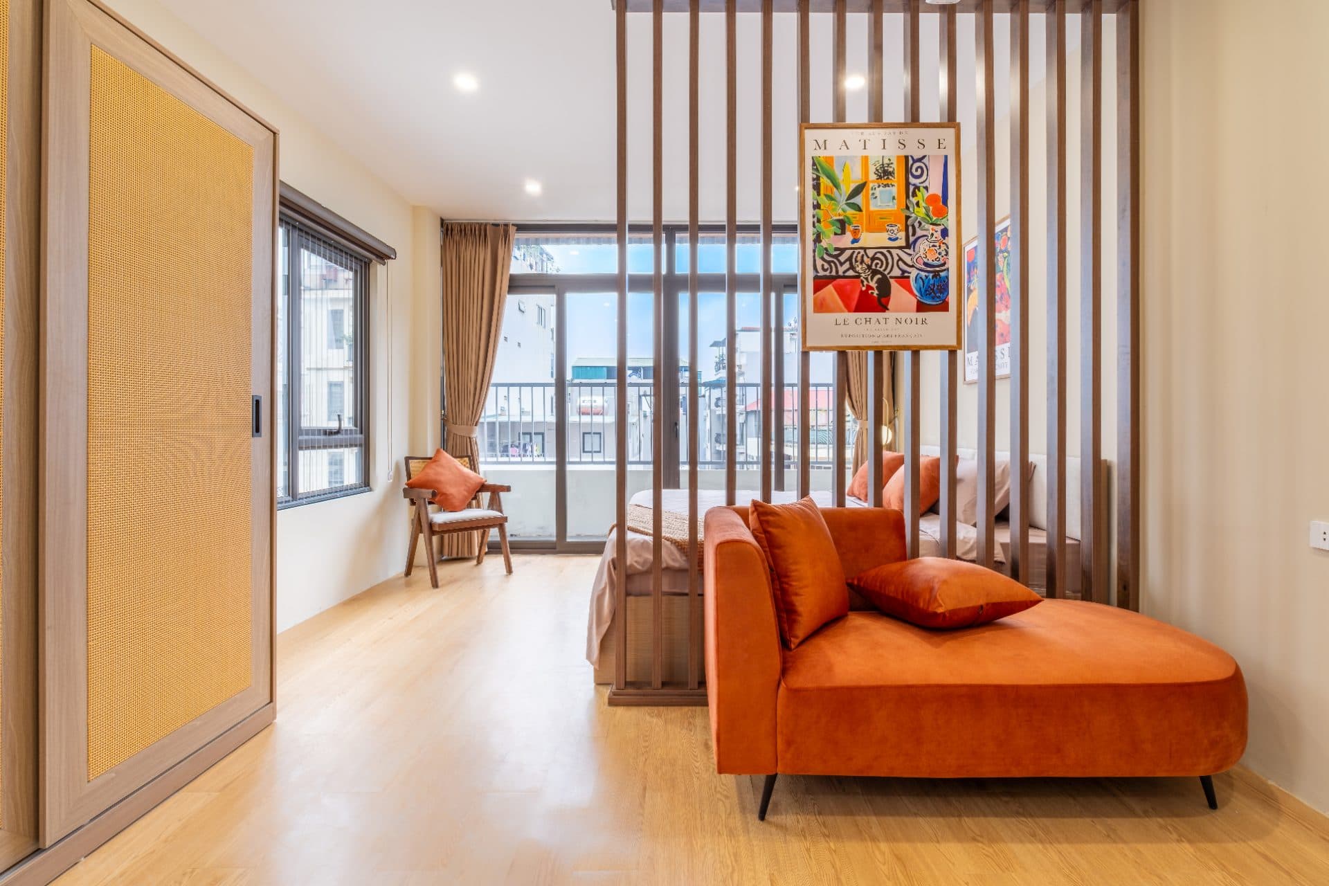 Bright 1 bedroom apartment at Vong Thi street