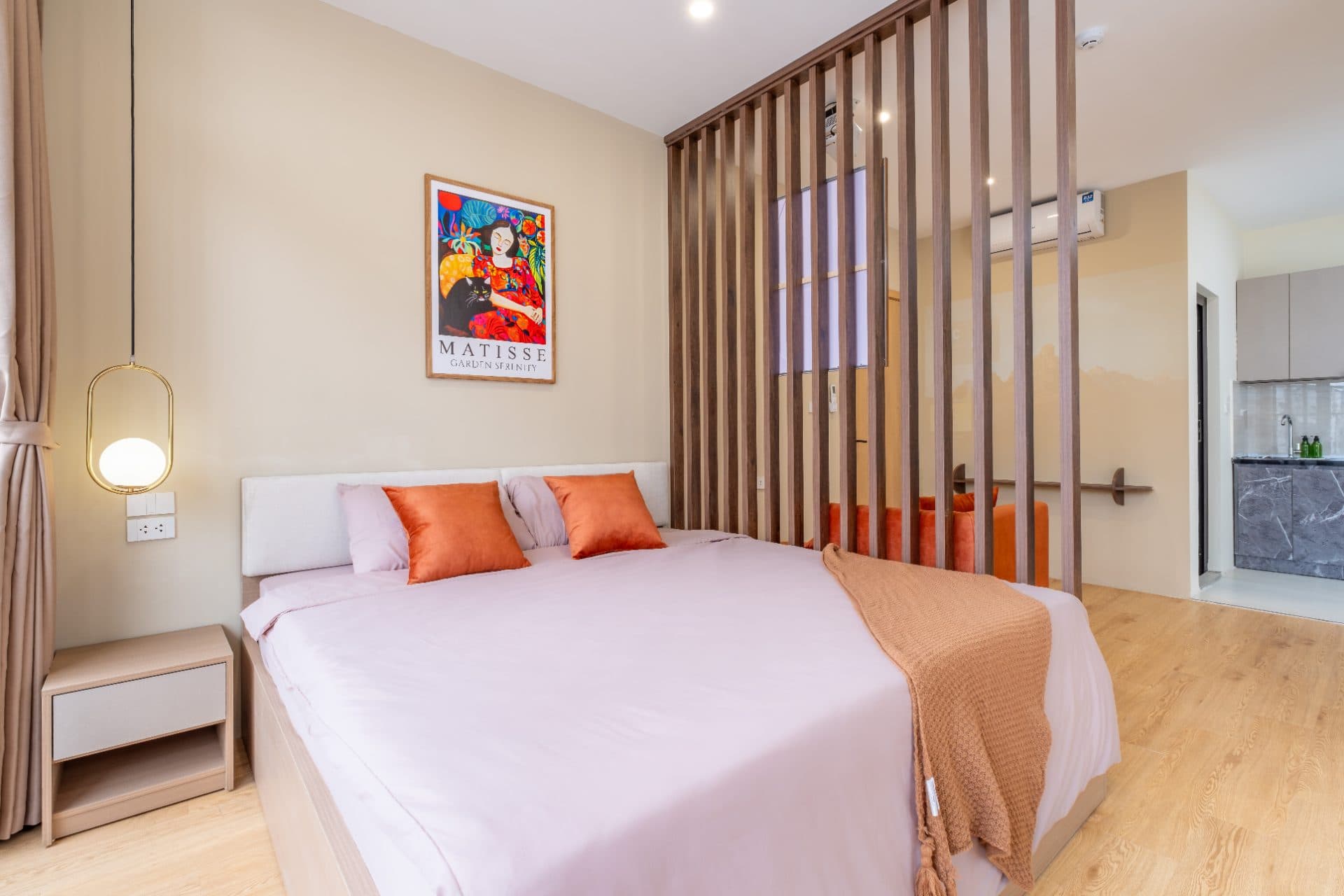Bright 1 bedroom apartment at Vong Thi street 3