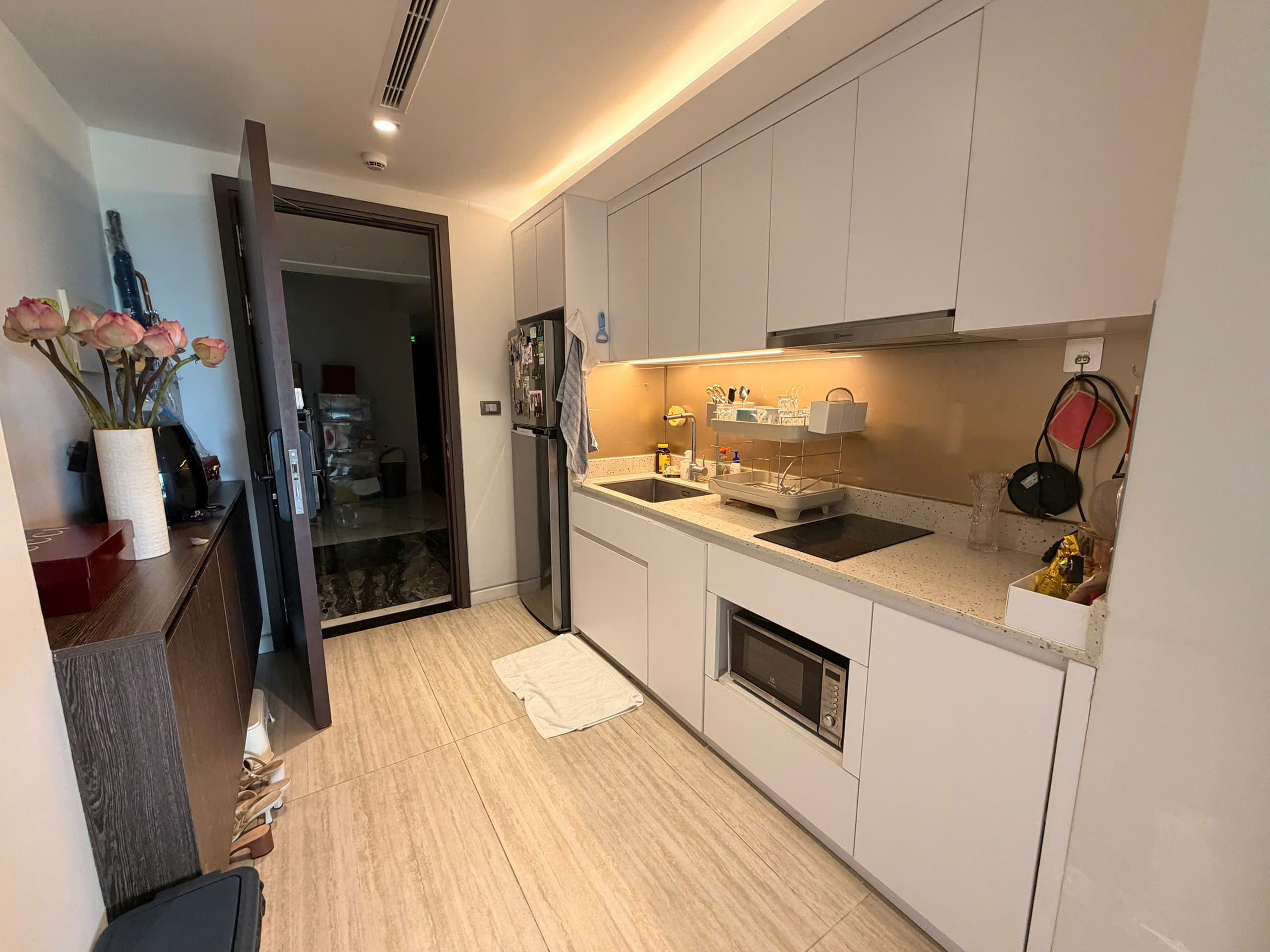 Lake View 2 Bedrooms Apartment on Pho Duc Chinh Street 3