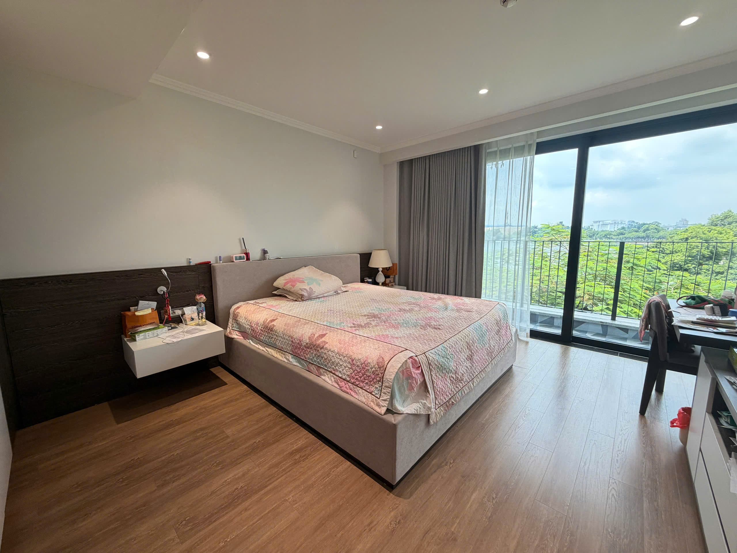 Lake View 2 Bedrooms Apartment on Pho Duc Chinh Street