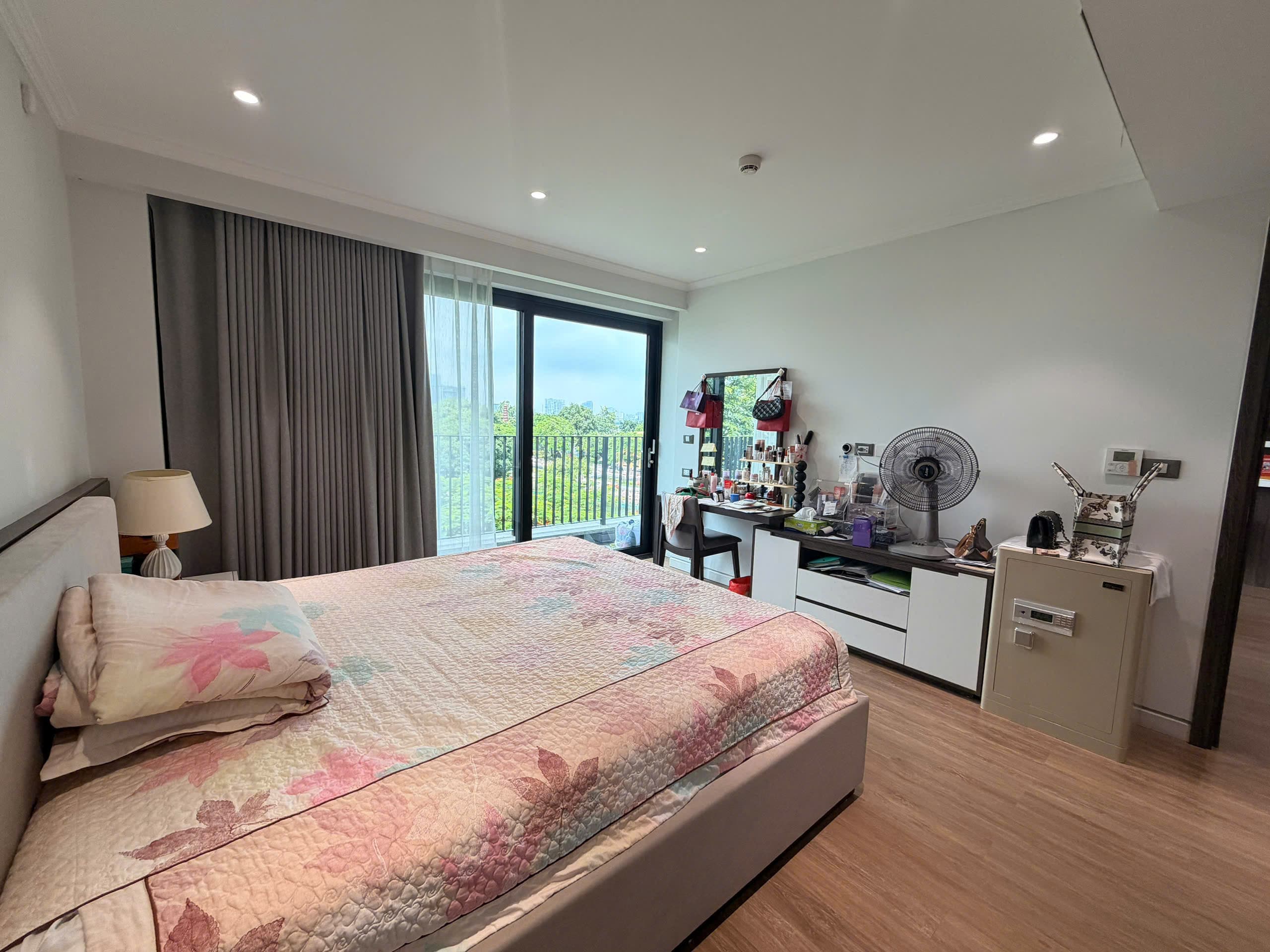 Lake View 2 Bedrooms Apartment on Pho Duc Chinh Street 2