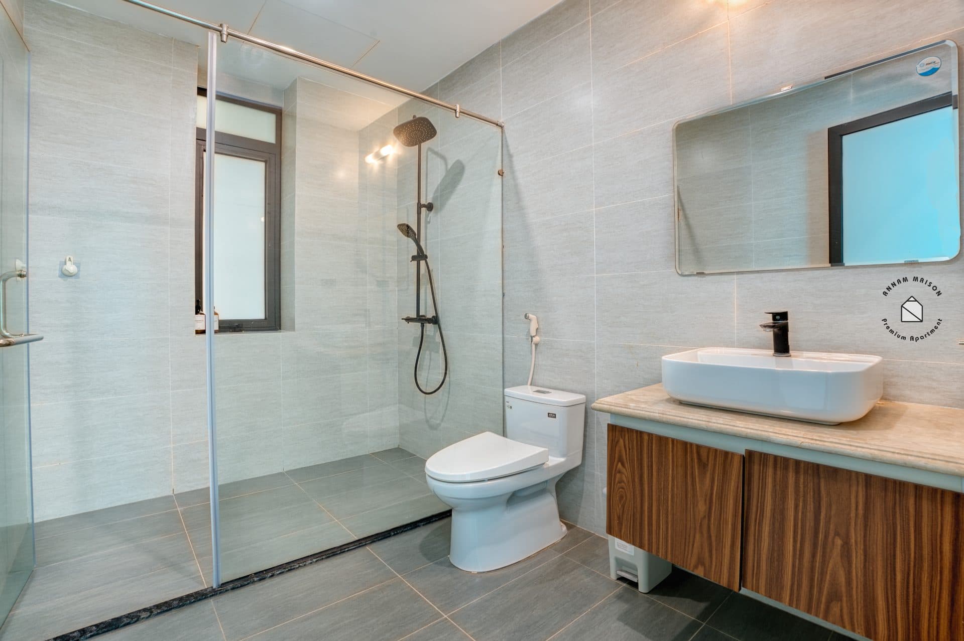 Modern 1 bedroom apartment on Xom Chua street 2