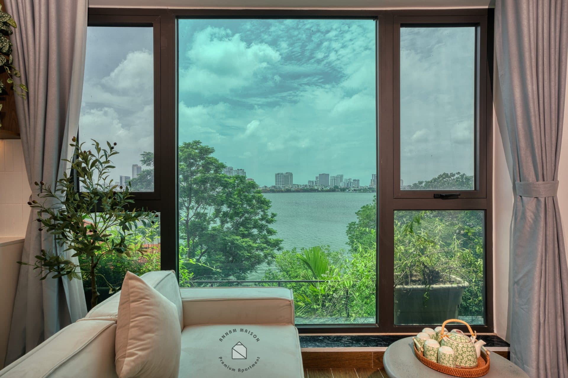 Lake view 1 bedroom apartment on Xom Chua street 2