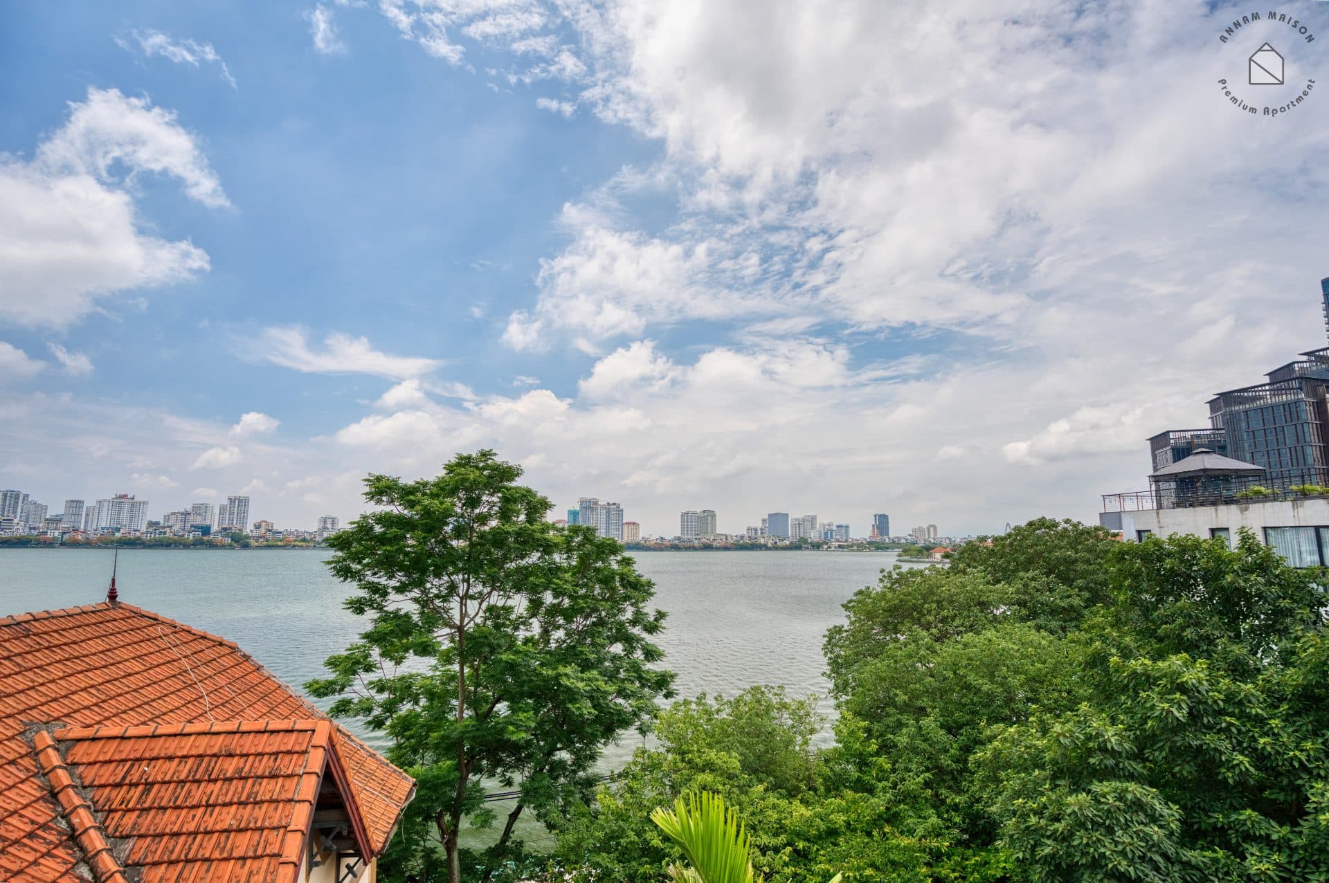 Lake view 1 bedroom apartment on Xom Chua street 3