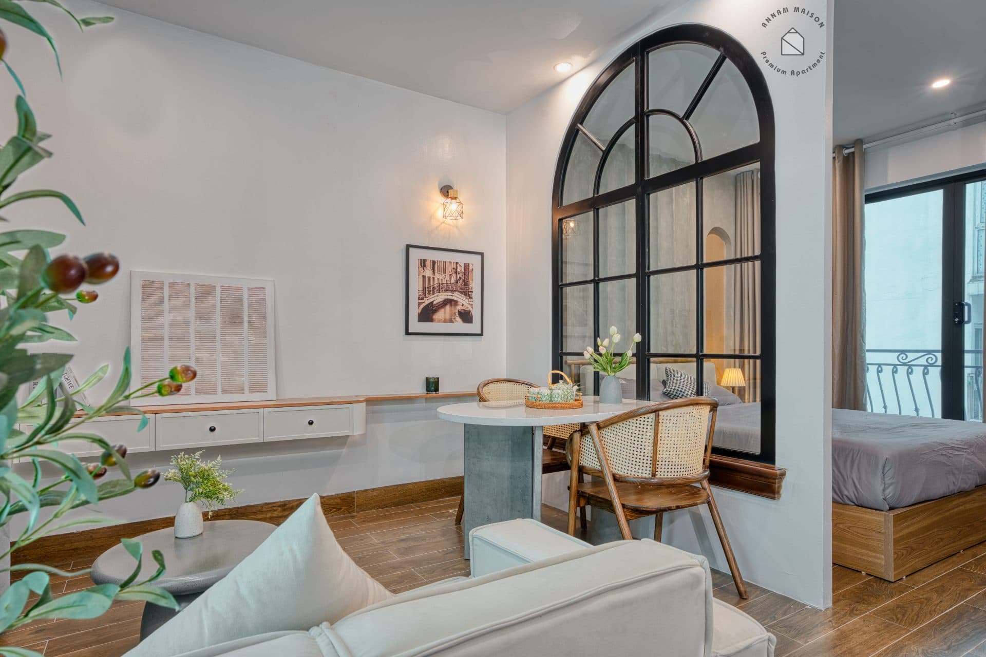 Lake view 1 bedroom apartment on Xom Chua street