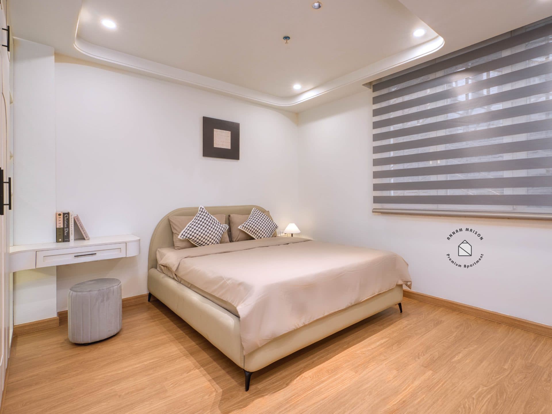 Modern 1 bedroom apartment on Lac Long Quan street 2