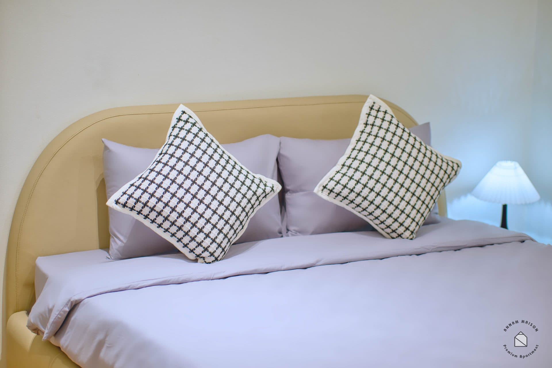 Modern 1 bedroom apartment on Lac Long Quan street 2