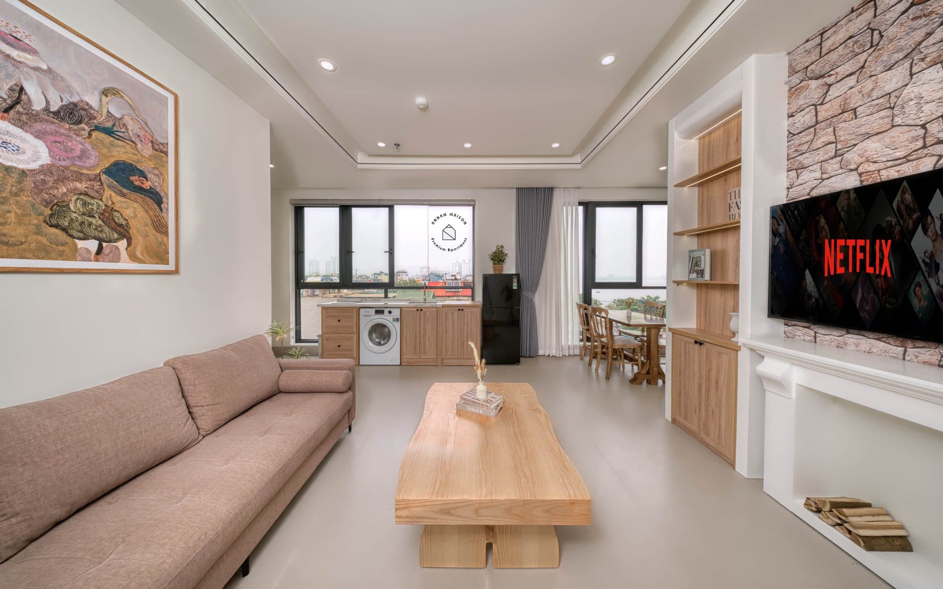 Bright 1 bedroom apartment on Lac Long Quan