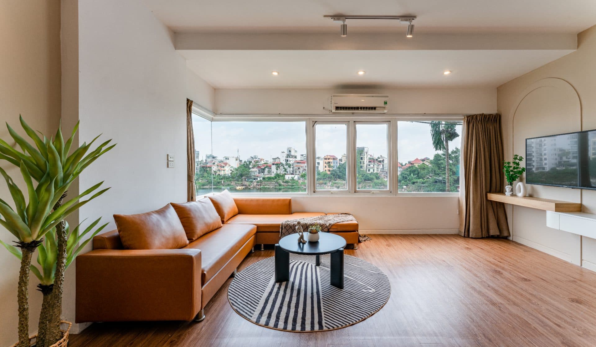 Modern 1 bedroom apartment on Au Co street 2