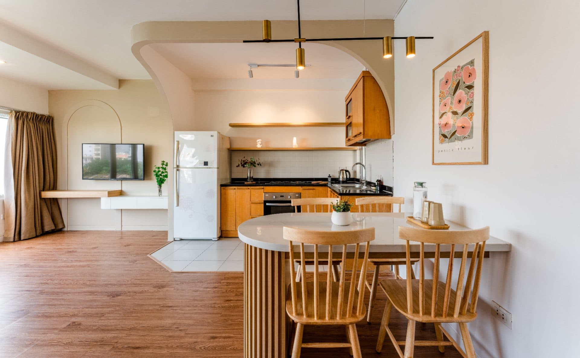 Modern 1 bedroom apartment on Au Co street 3