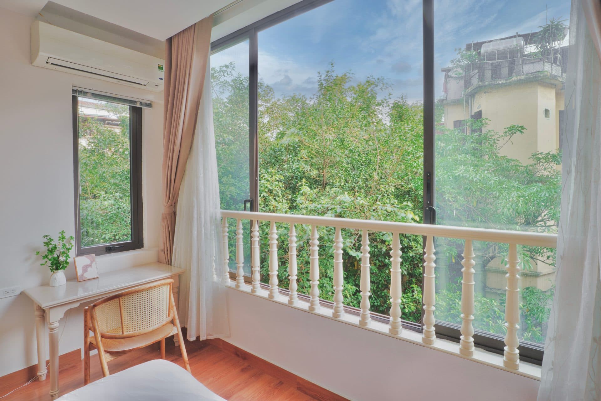 Modern 1 bedroom apartment Pham Hong Thai 2