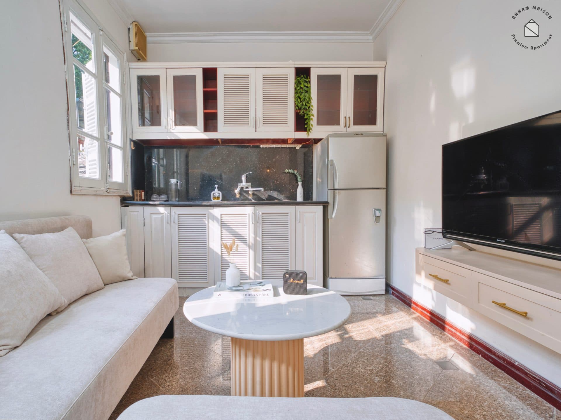 Bright 1 bedroom apartment on Nguyen Khac Hieu street