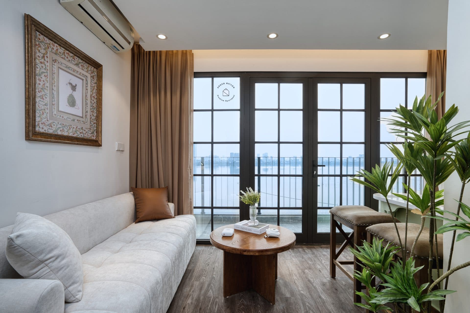Lake view 2 bedroom apartment on Yen Hoa street 3