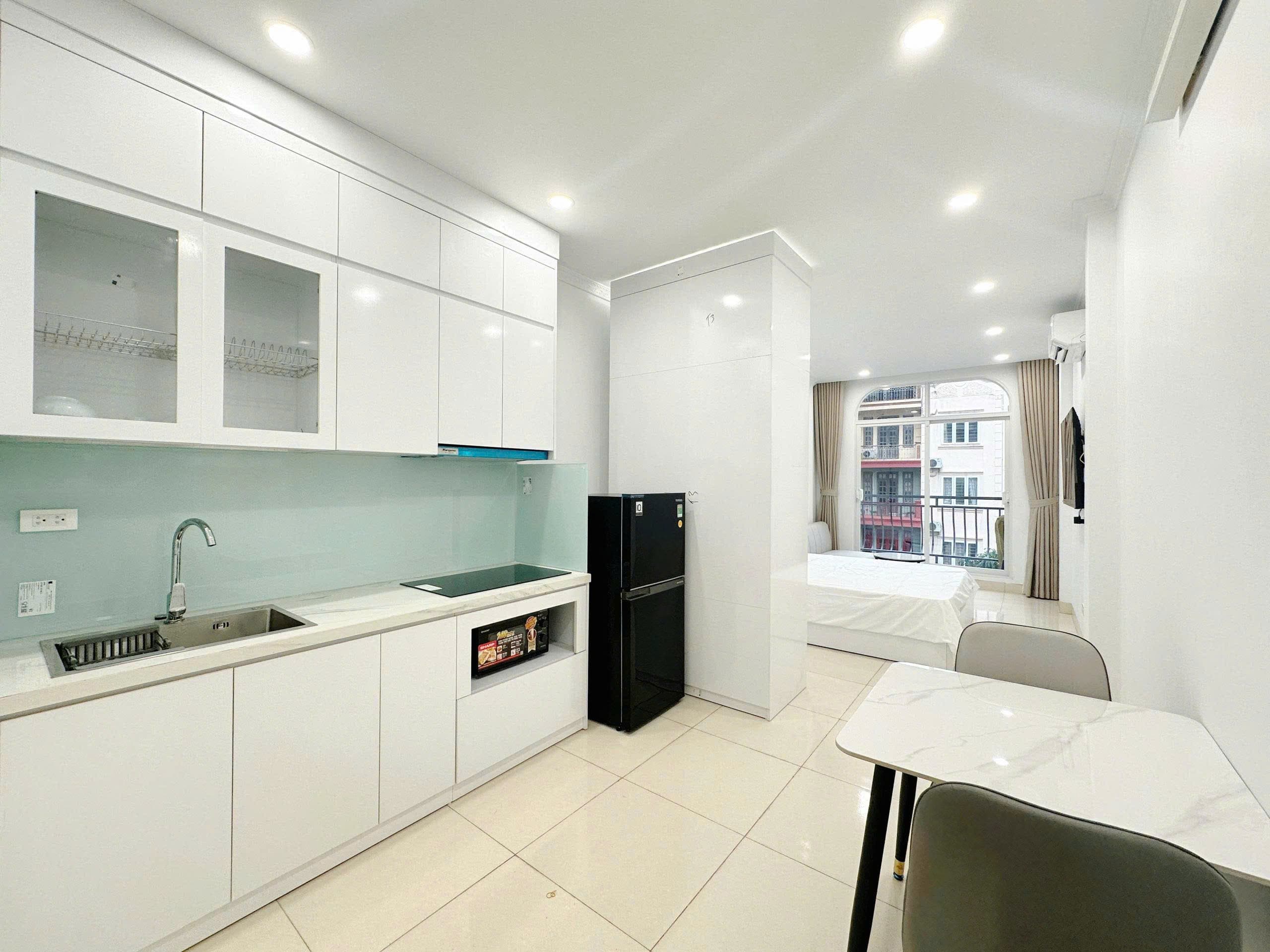 Bright 1 Bedroom Apartments on Dang Thai Mai Street