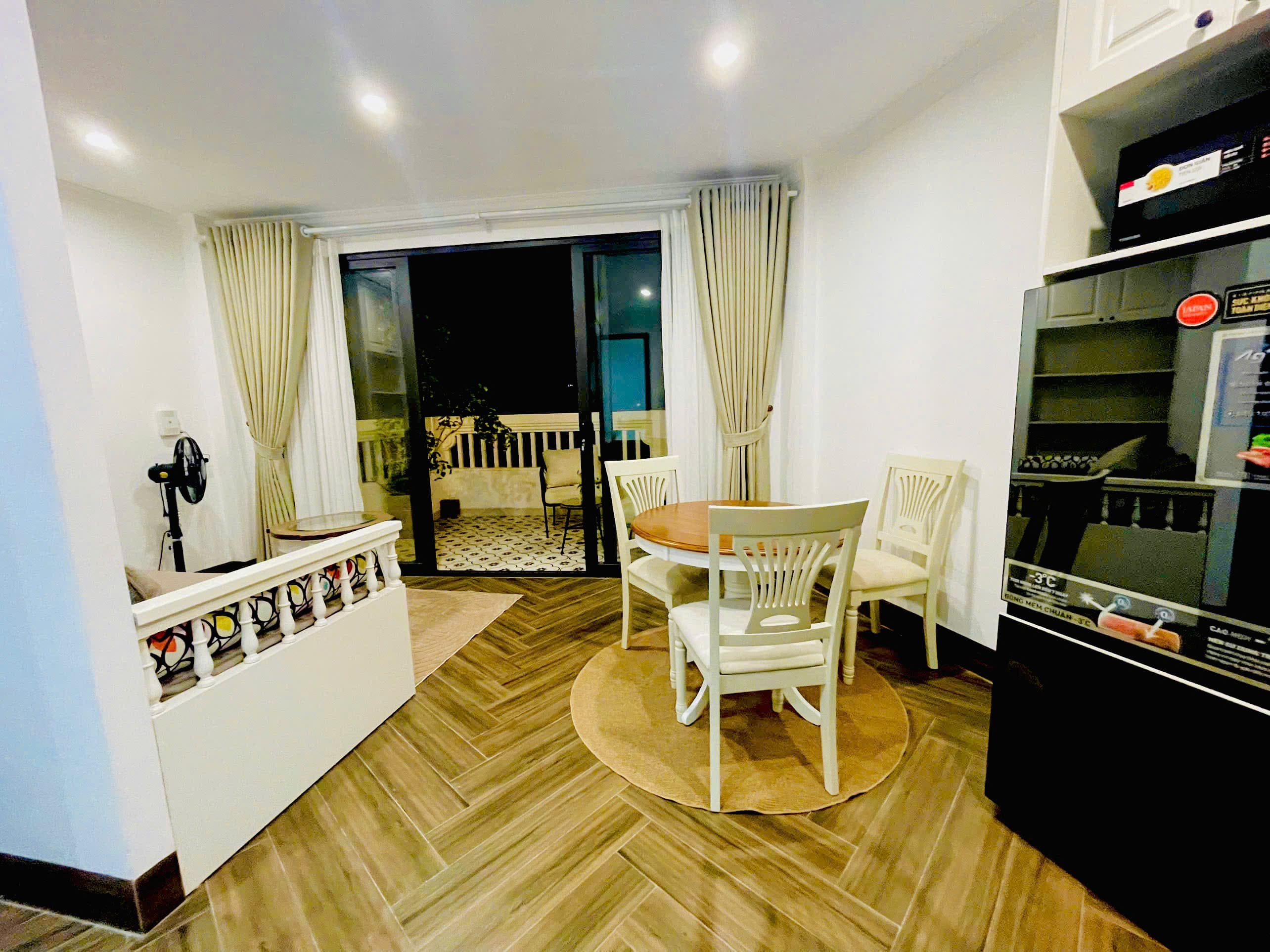 1 Bedroom Apartment with Large Balcony on Lo Duc Street, Hai Ba Trung 2