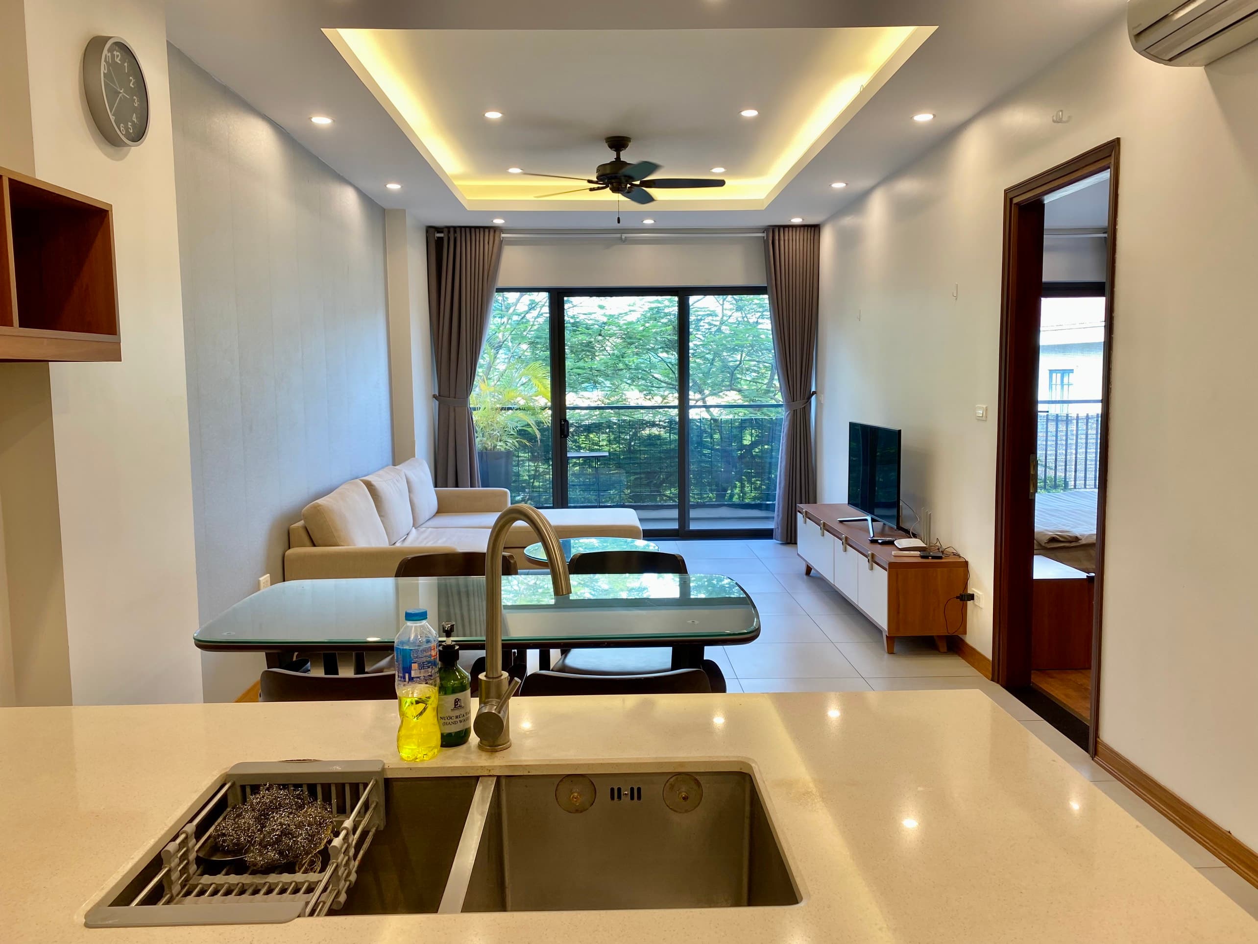 Comfortable 3-Bed Apartment in Tay Ho 2