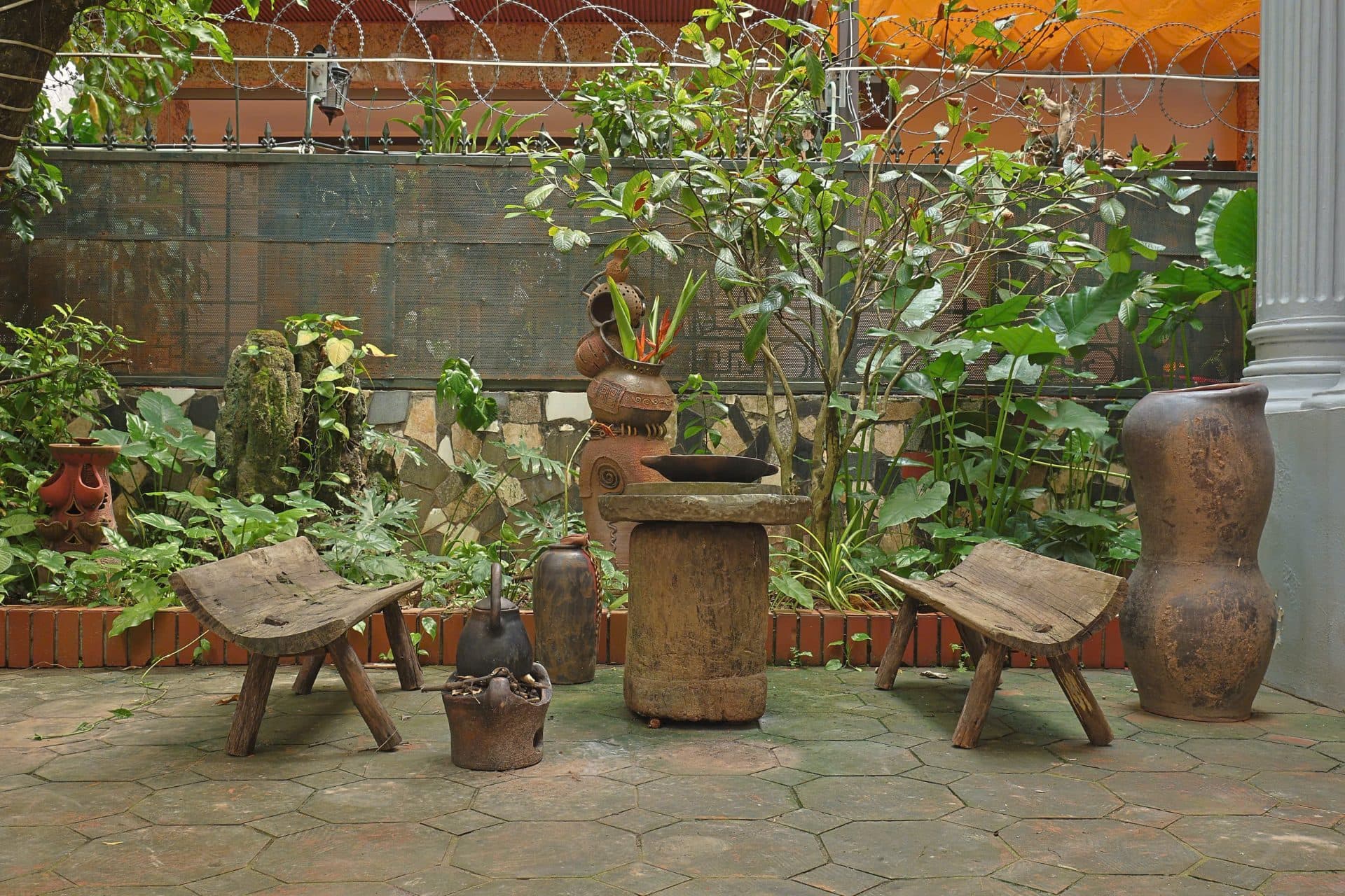 6 Bedroom Villa with Private Gardens on To Ngoc Van Street 2