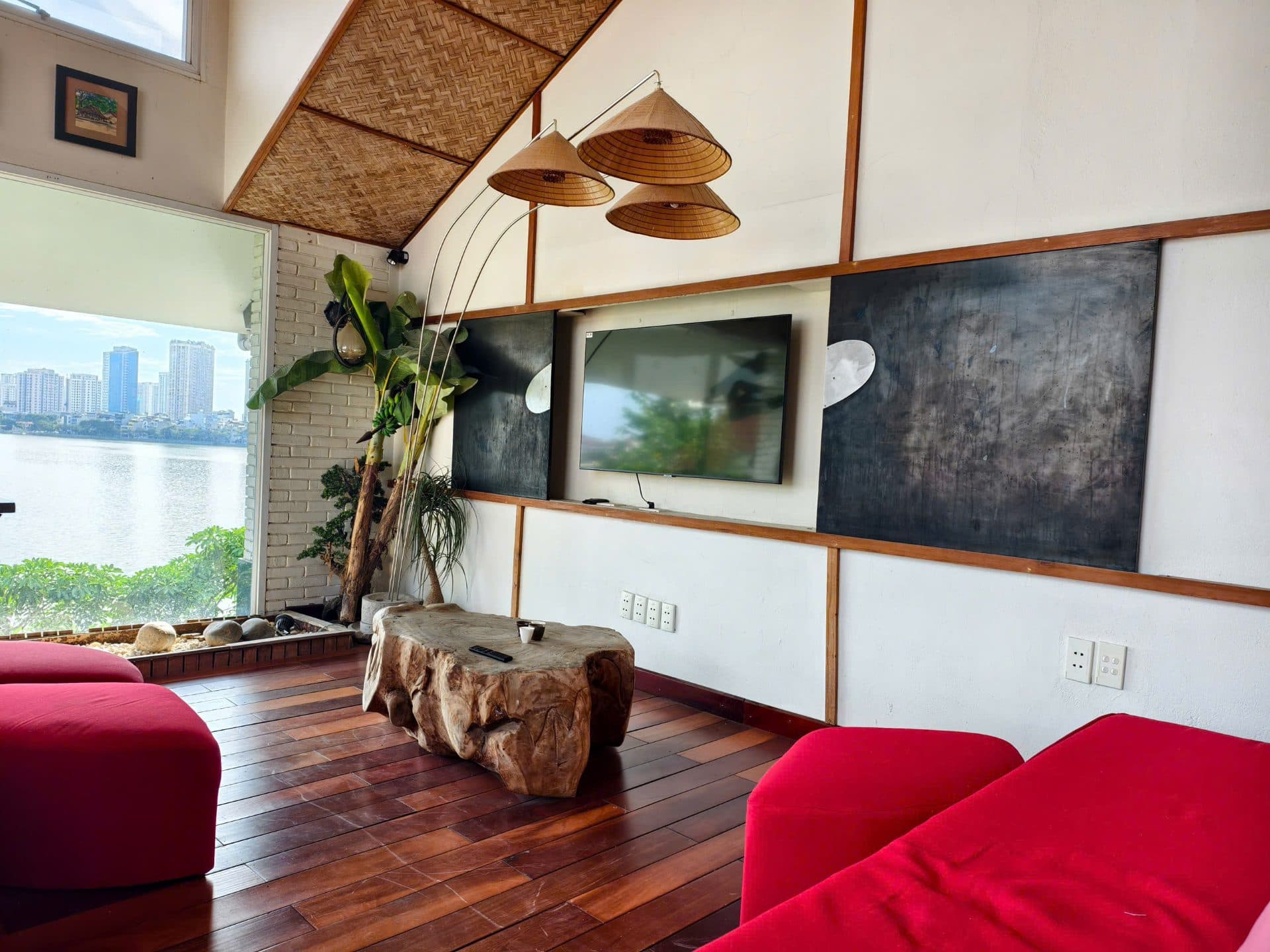 Villa Trên Mây – 4 Bedroom Lake View Villa on To Ngoc Van, Tay Ho