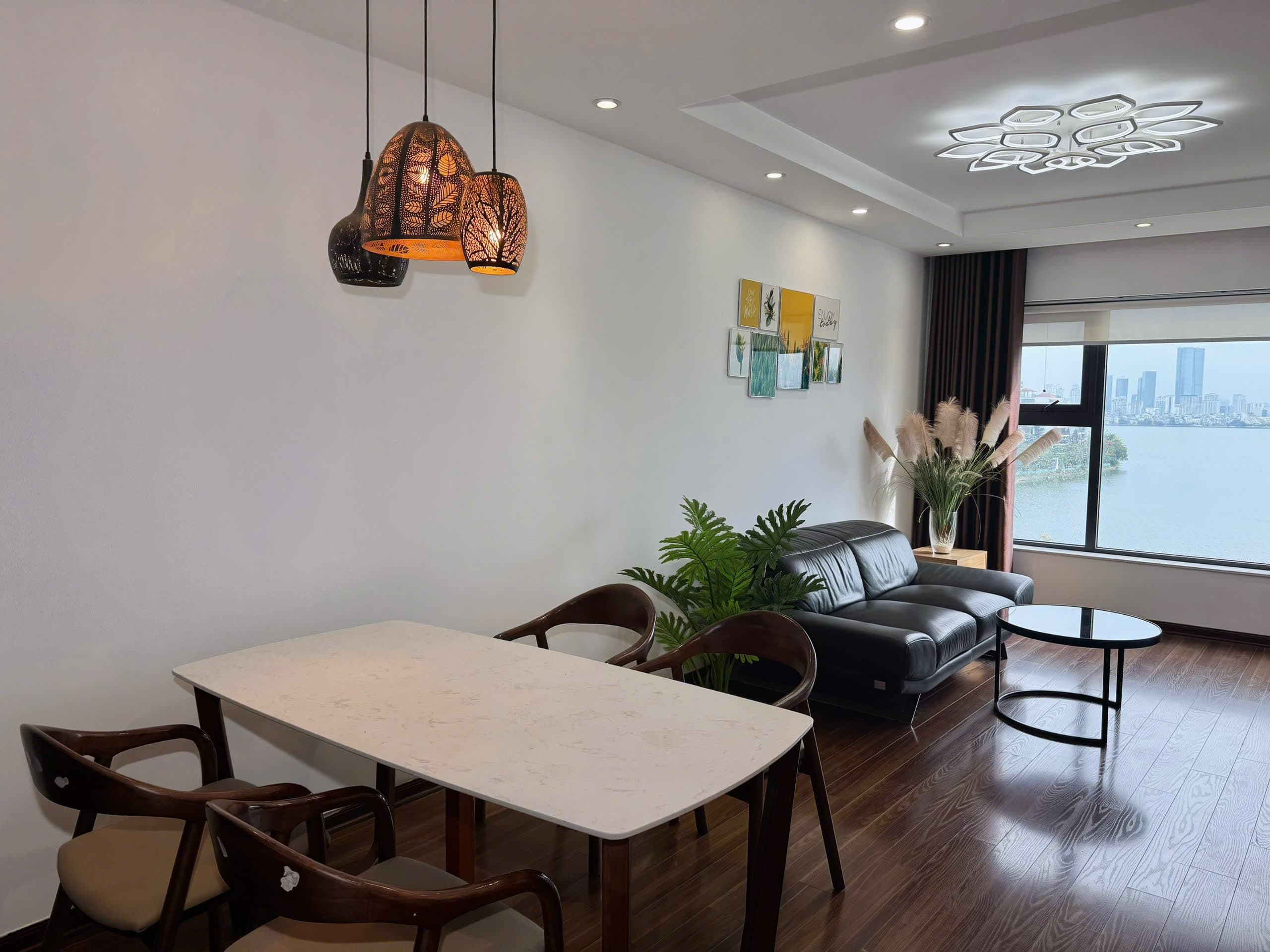 West Lake View 2 Bedroom Apartment on Xuan Dieu Street 2