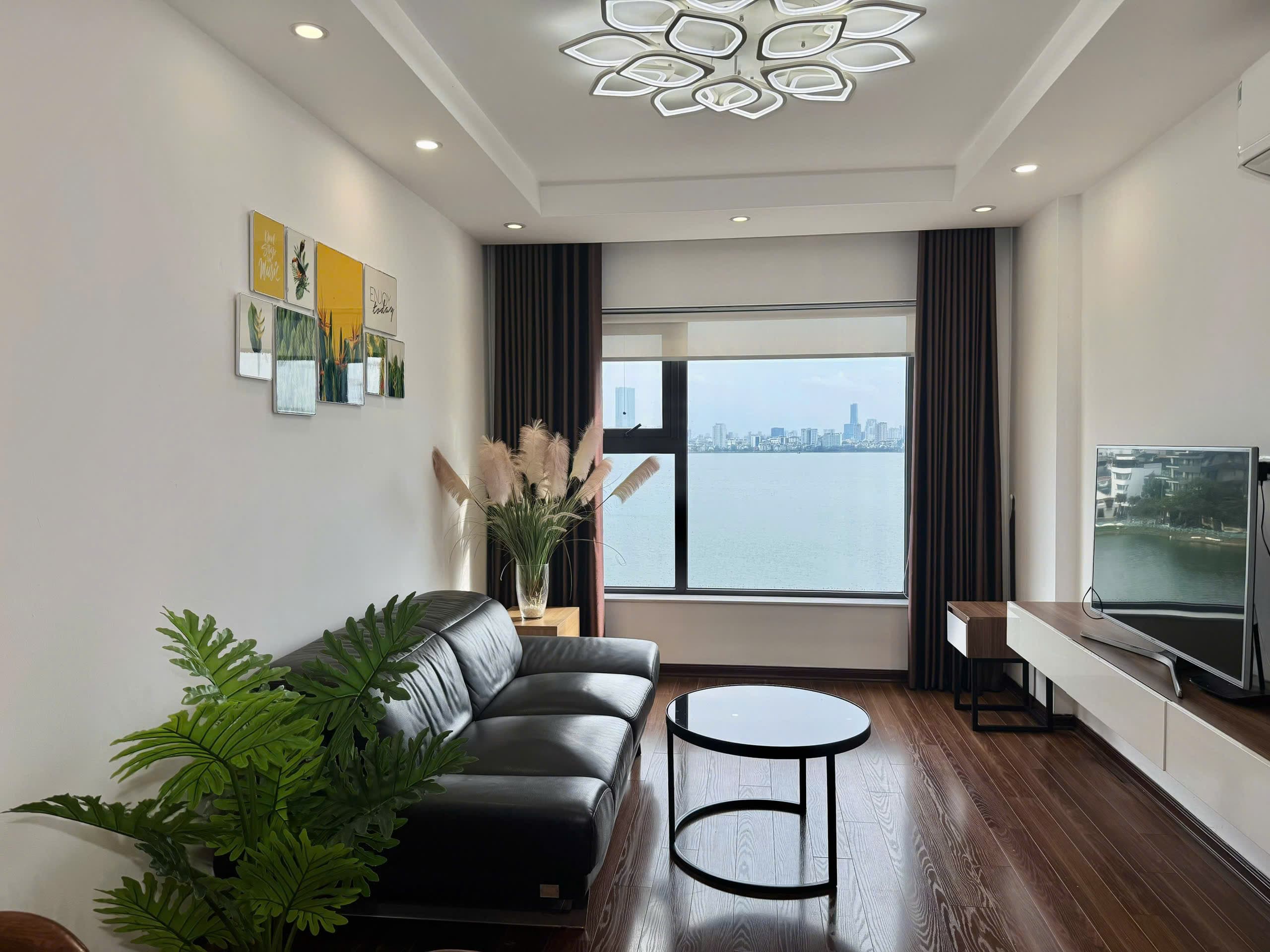 West Lake View 2 Bedroom Apartment on Xuan Dieu Street