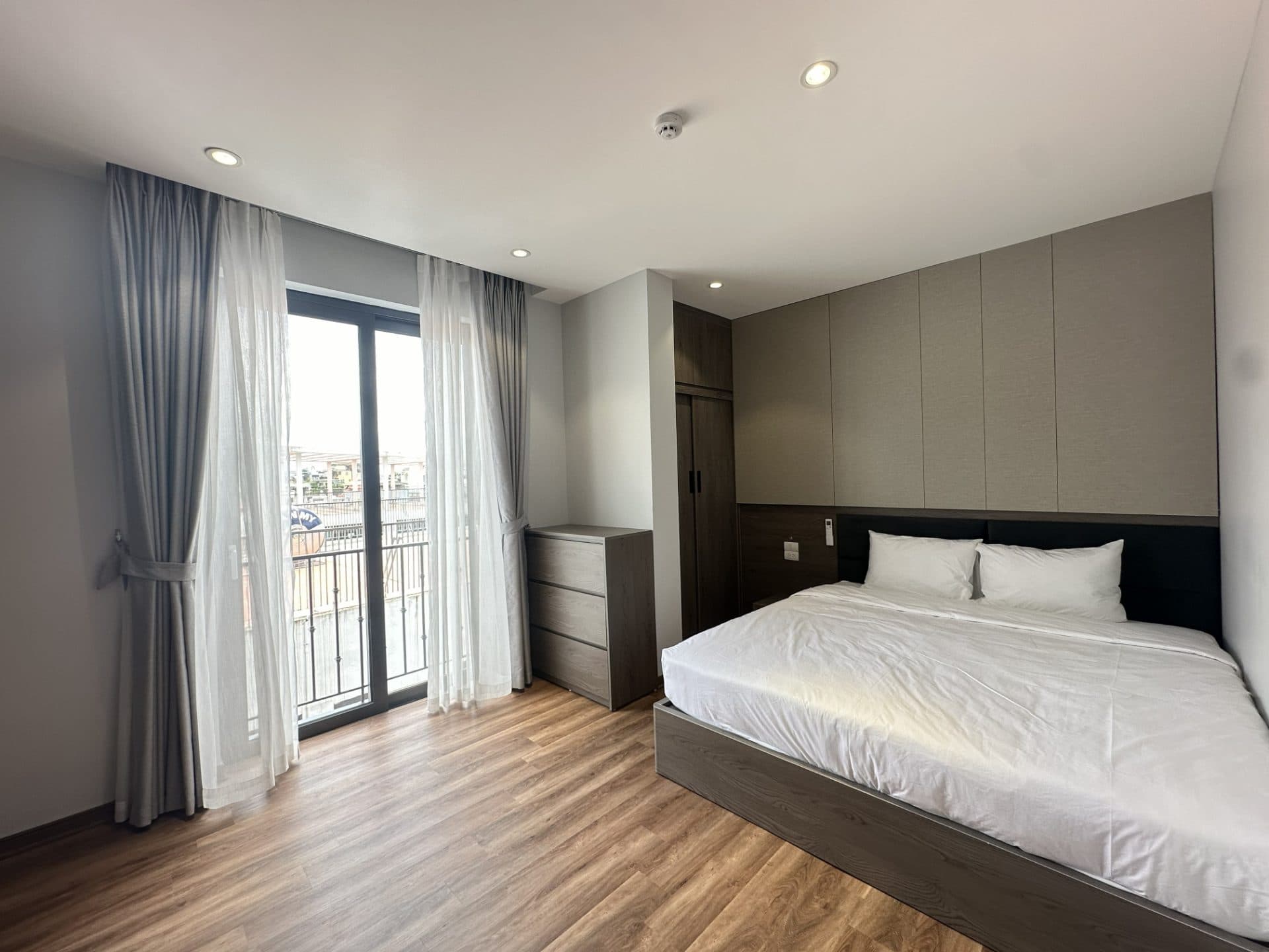 High Floor Scenic View 2-Bed Apartment in Tay Ho 2