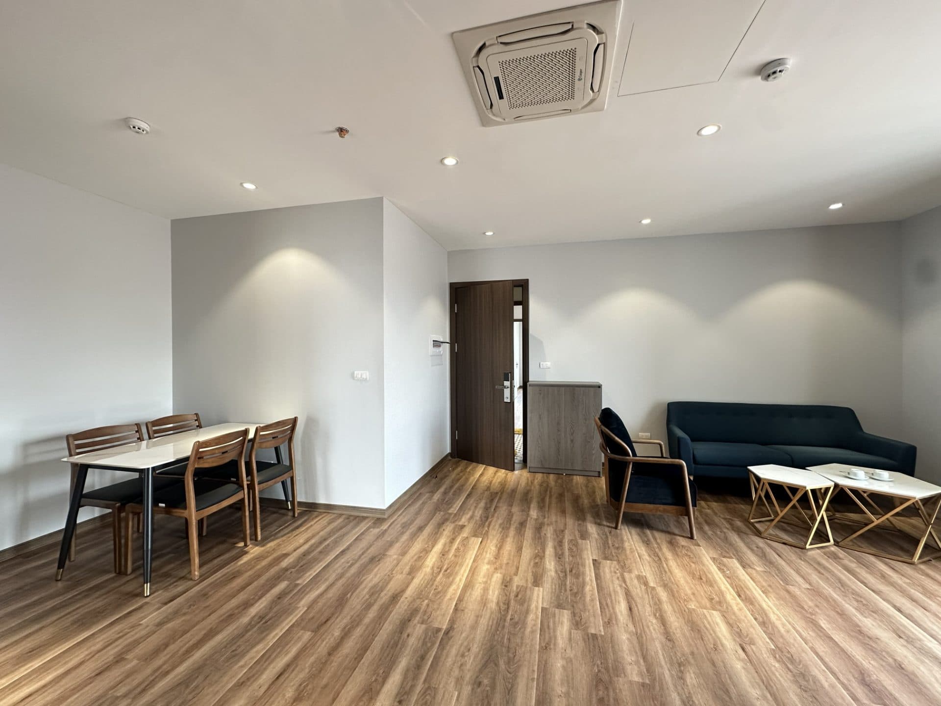 High Floor Scenic View 2-Bed Apartment in Tay Ho 3