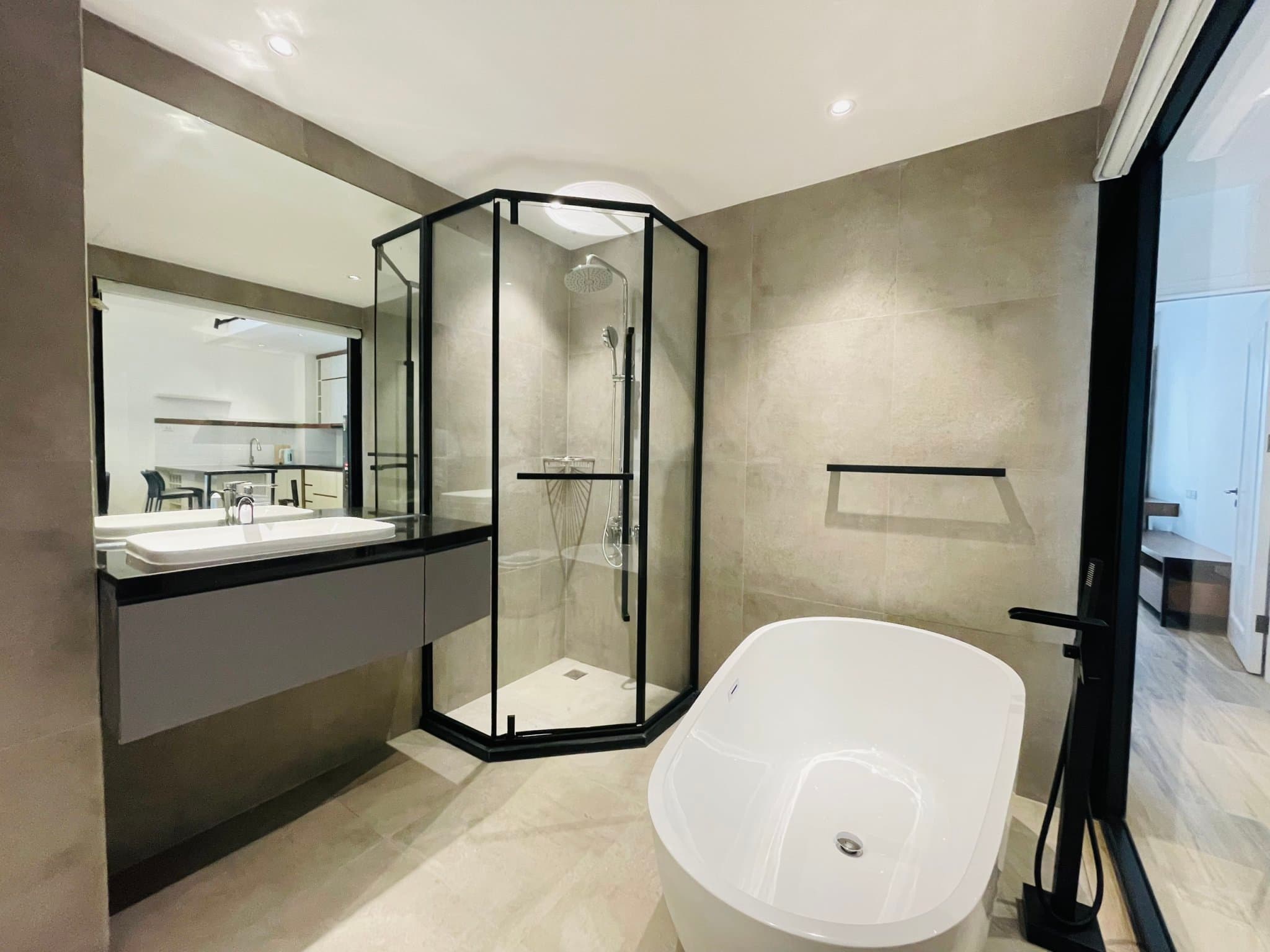 Stylish 2 bedroom in Tay Ho