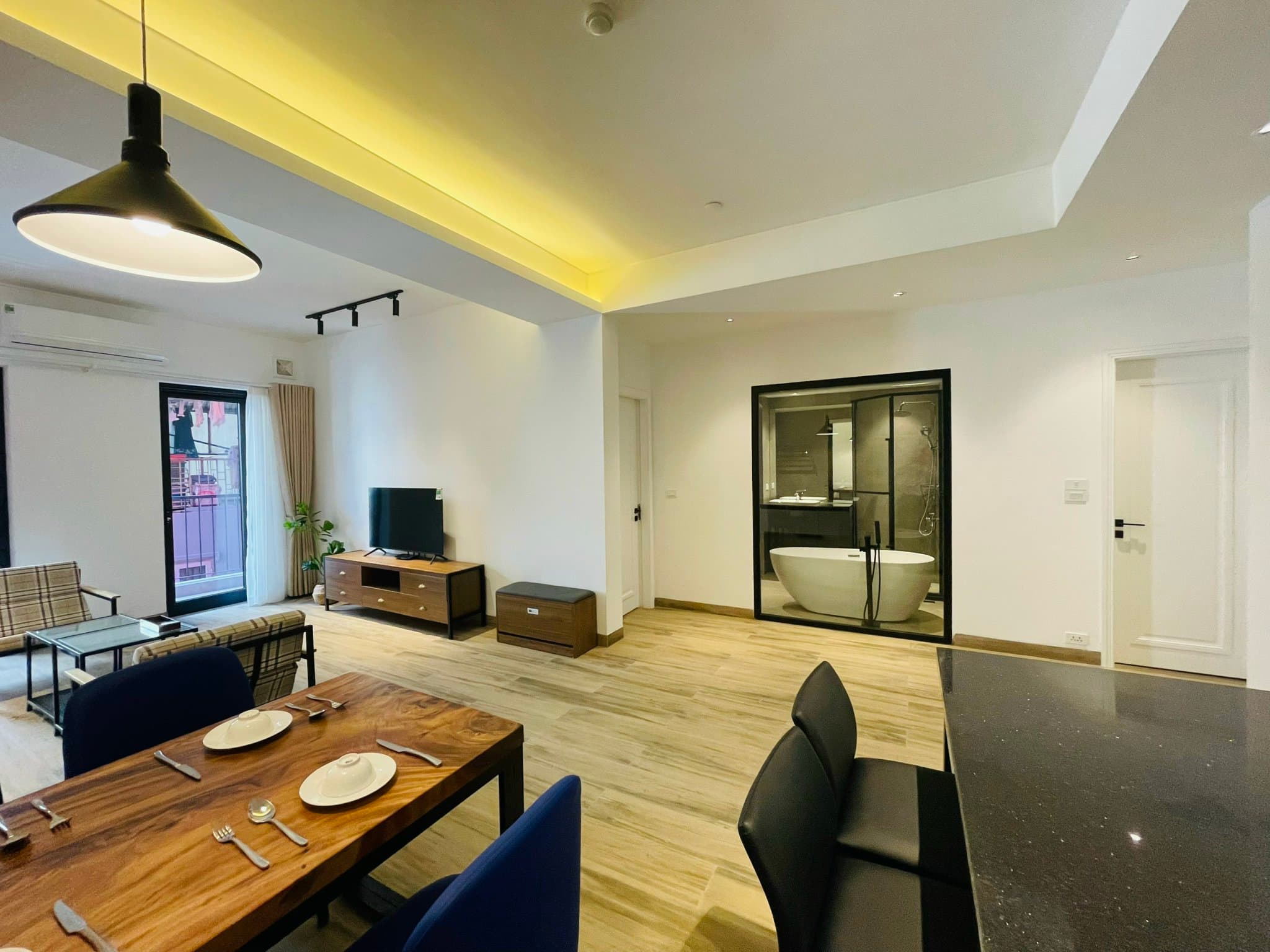 Stylish 2 bedroom in Tay Ho 3
