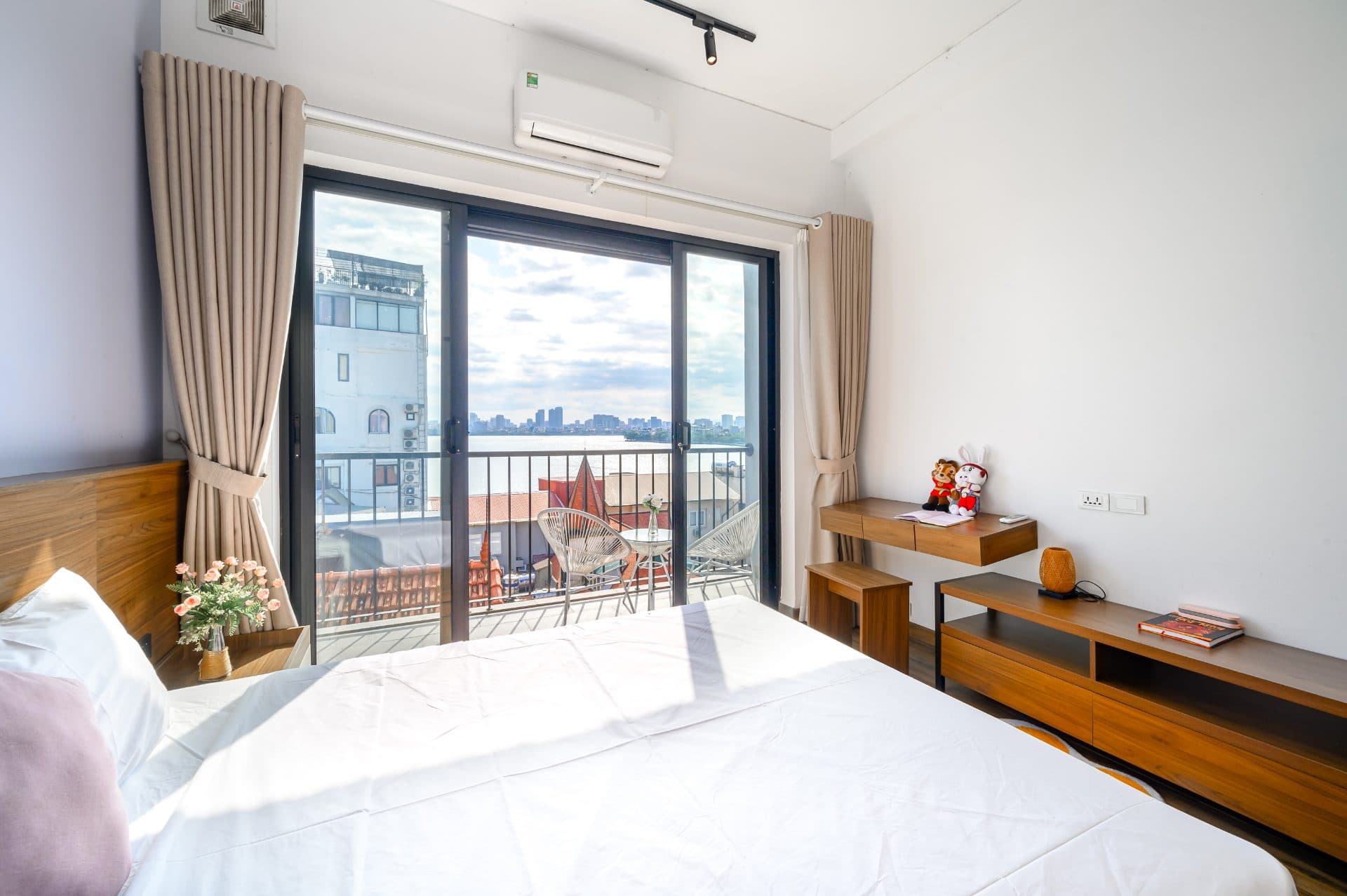Vibrant Natural Light 2 Bedroom in Tay Ho 3
