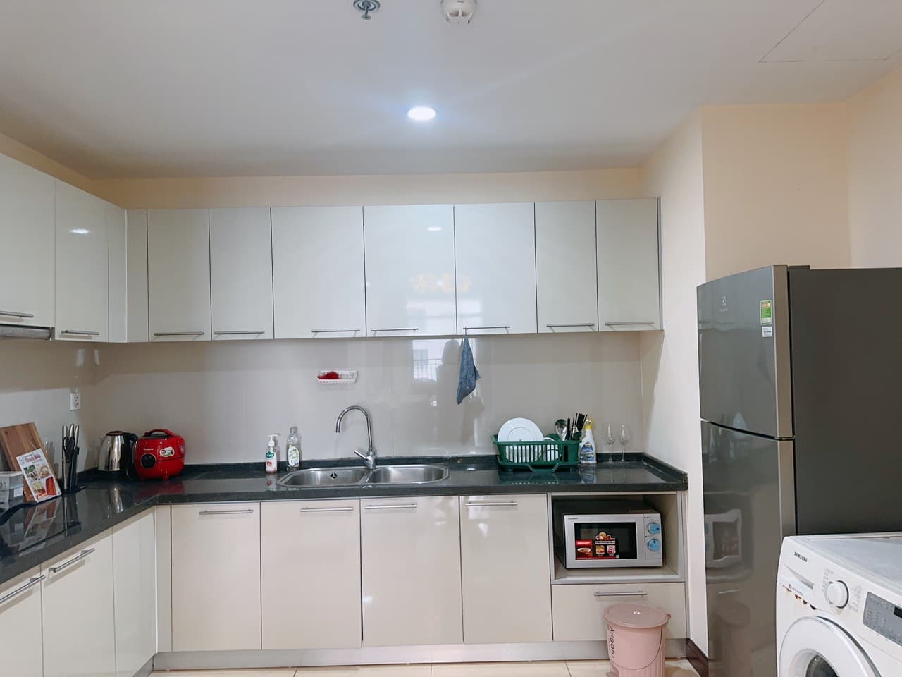 High-Rise 3 Bedrooms in Royal City 2