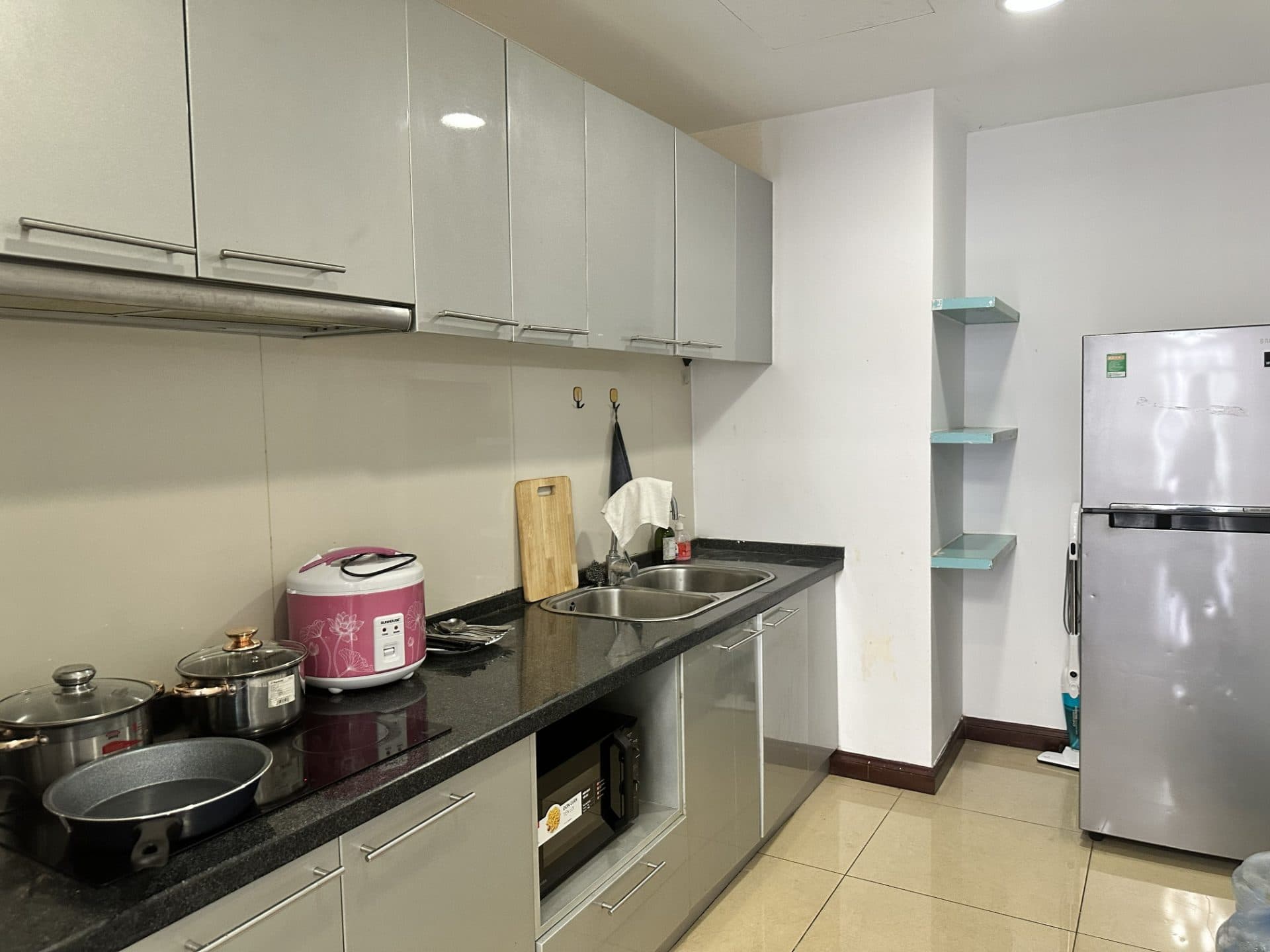 High-Rise 2 Bedrooms in Royal City 3