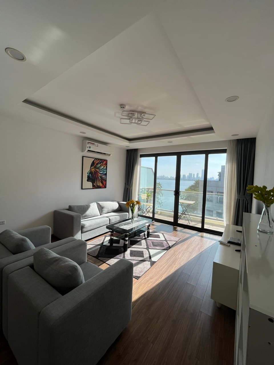 Lake view 3 bedroom apartment on Xuan Dieu street