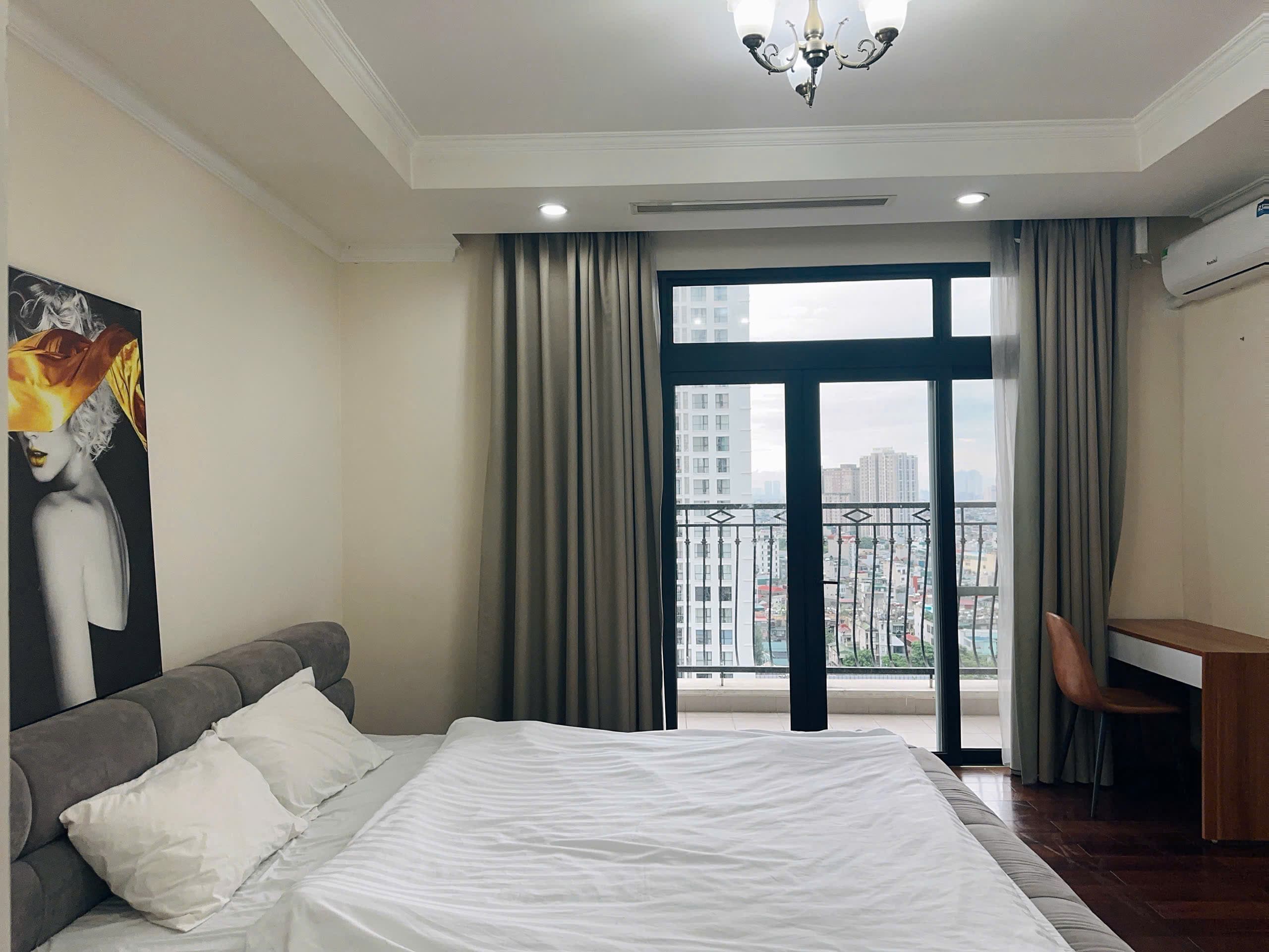 High-Floor 3 Bedrooms in Royal City 3