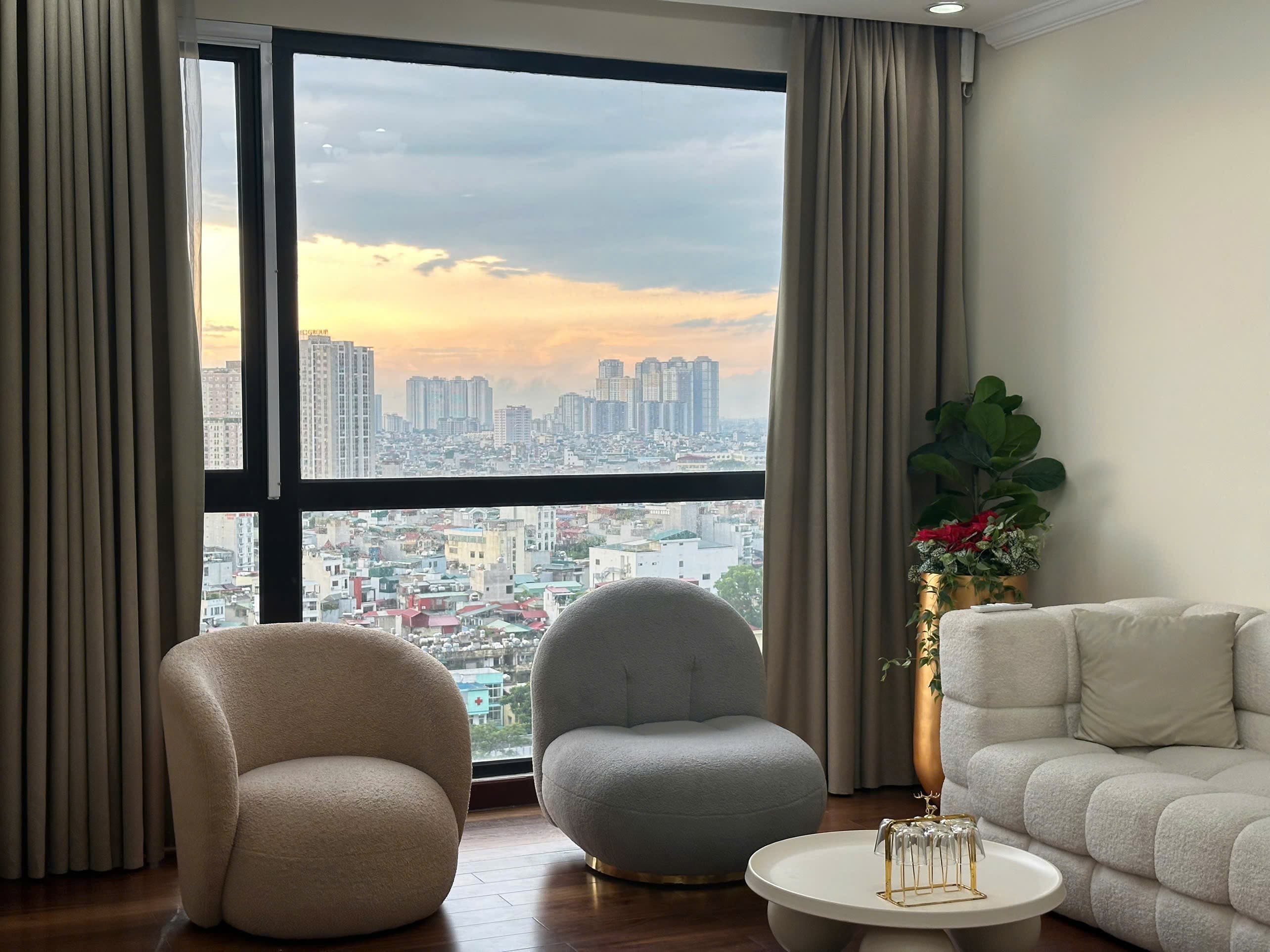 High-Floor 3 Bedrooms in Royal City 2