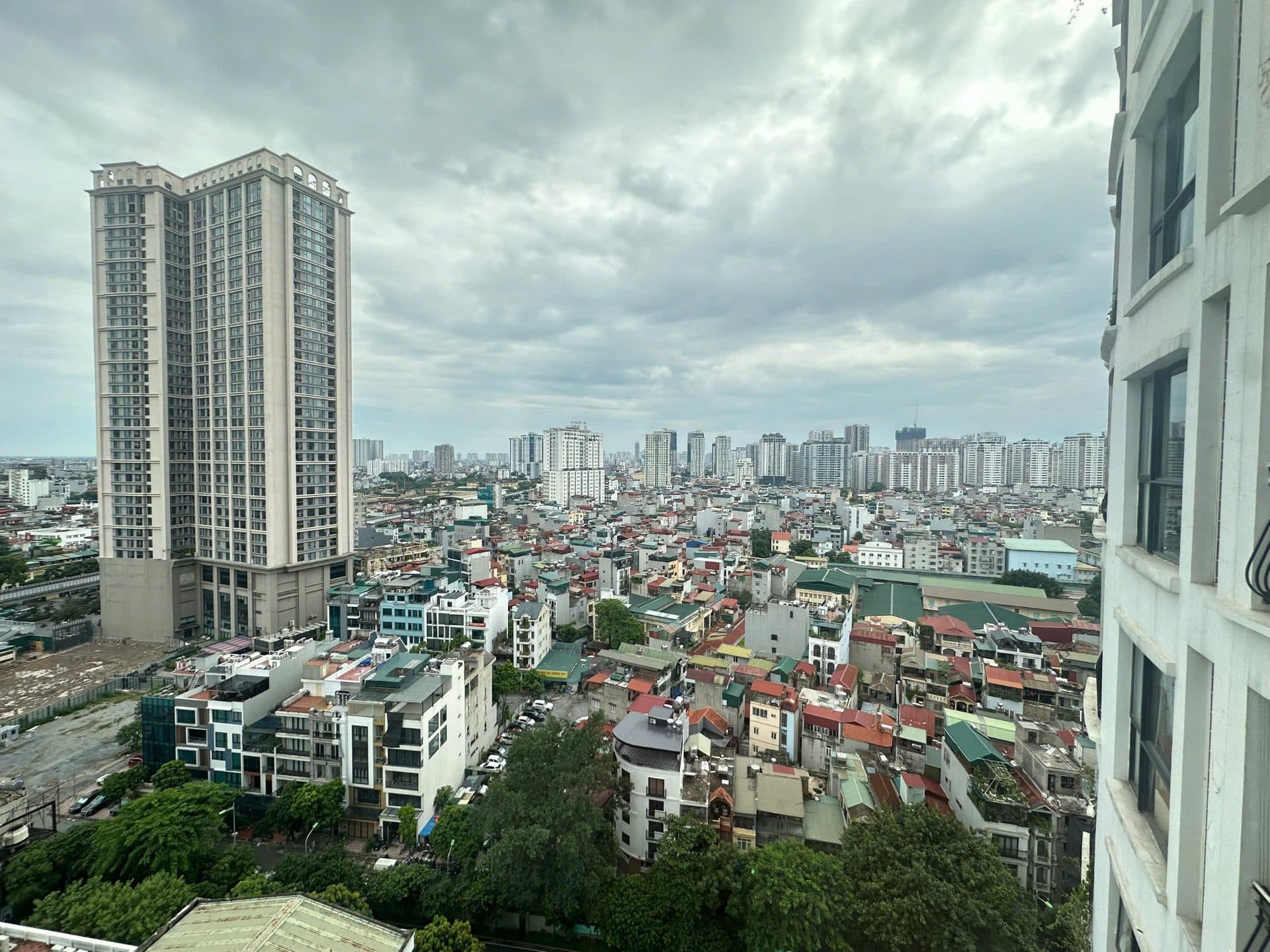 High-Floor 3 Bedrooms in Royal City