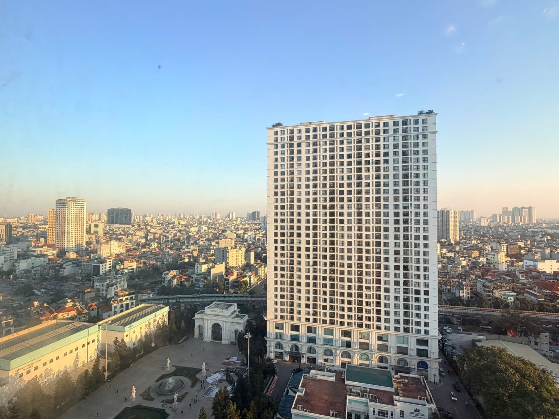 High-Floor 2 Bedrooms in Royal City