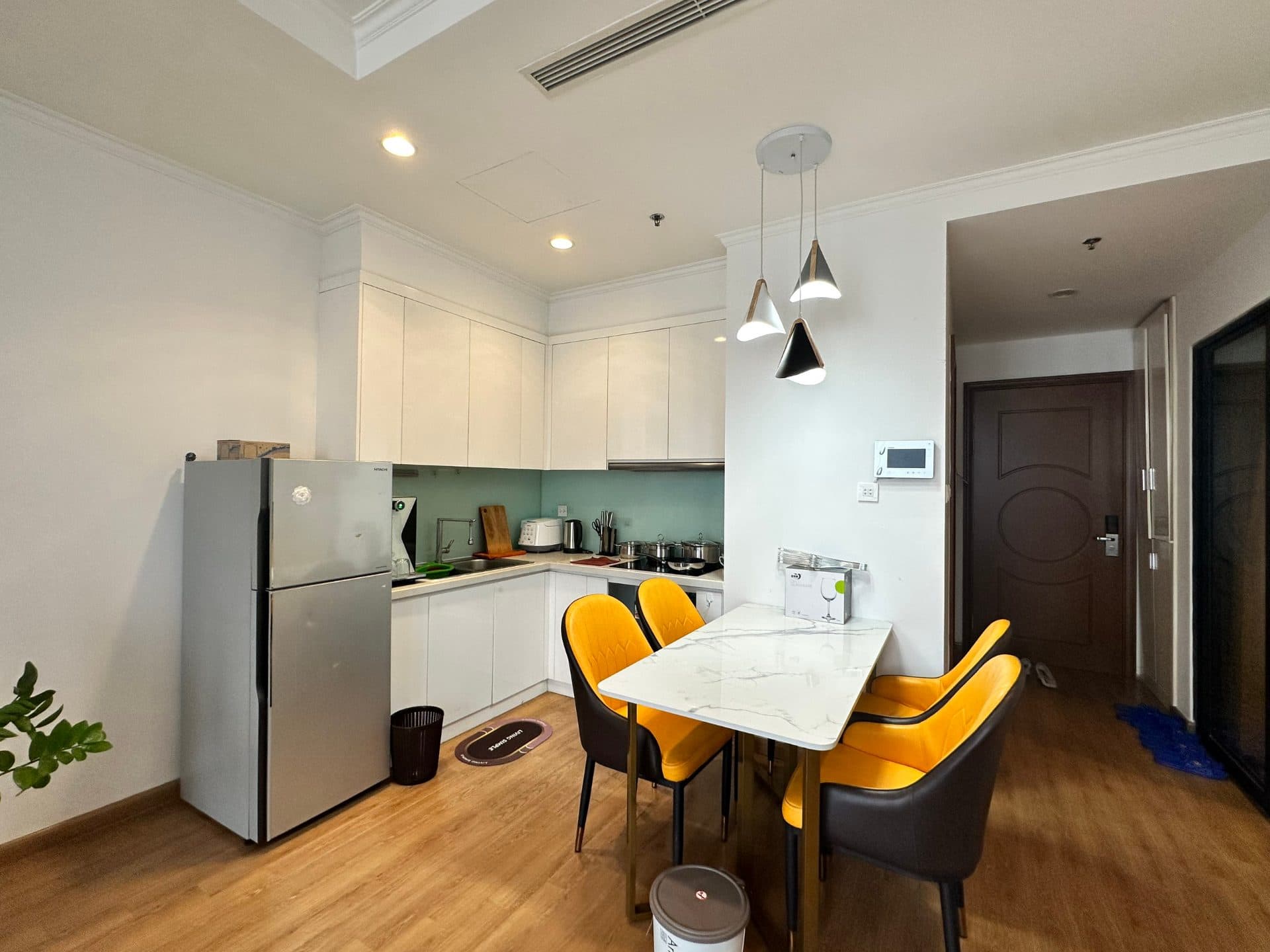 Modern High-Rise 2 Bedrooms in Royal City 2