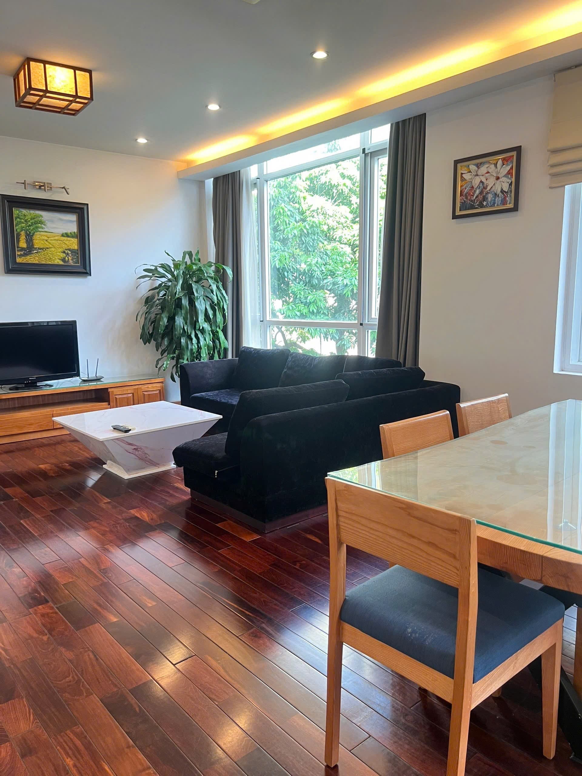 Inviting 2 Bedroom Apartment on Xuan Dieu in Tay Ho 3