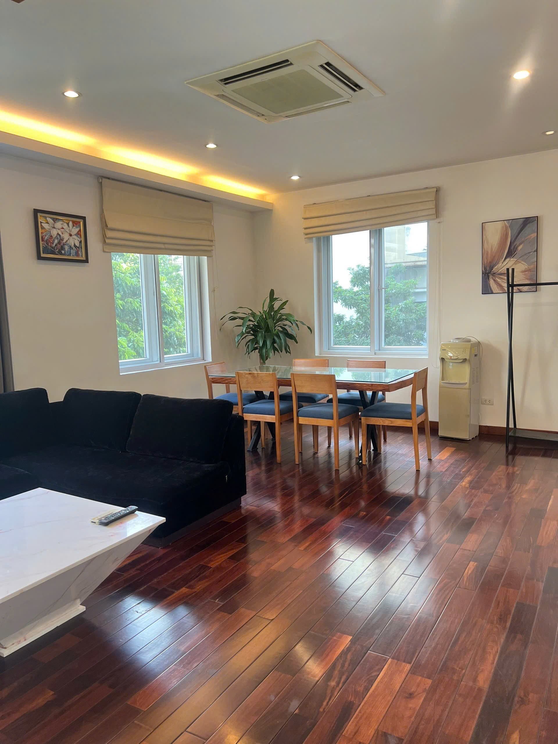 Inviting 2 Bedroom Apartment on Xuan Dieu in Tay Ho 2