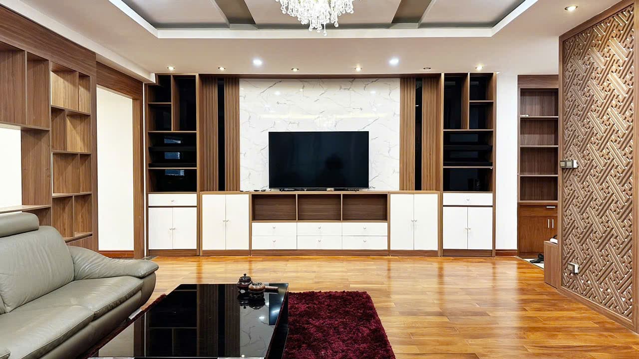 Elegant 3-Bedroom Apartment on Lac Long Quan Street 3