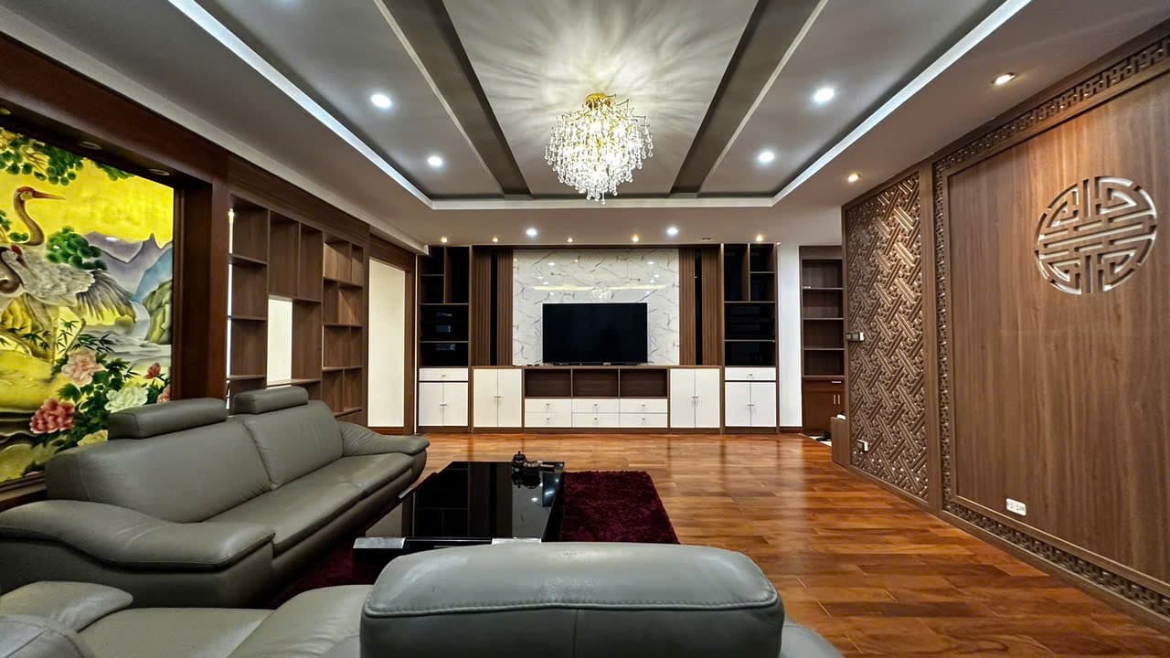 Elegant 3-Bedroom Apartment on Lac Long Quan Street