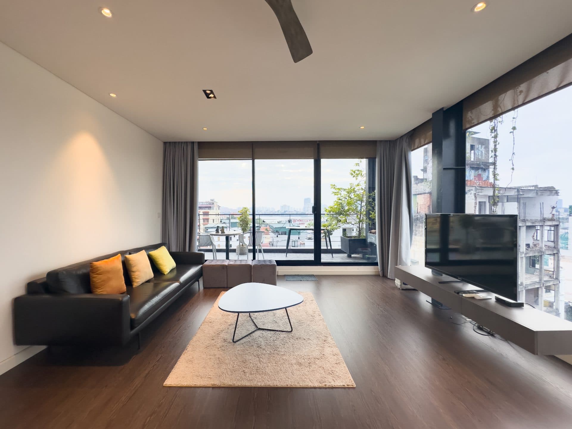 Peaceful 3 Bedroom Rooftop Apartment on To Ngoc Van