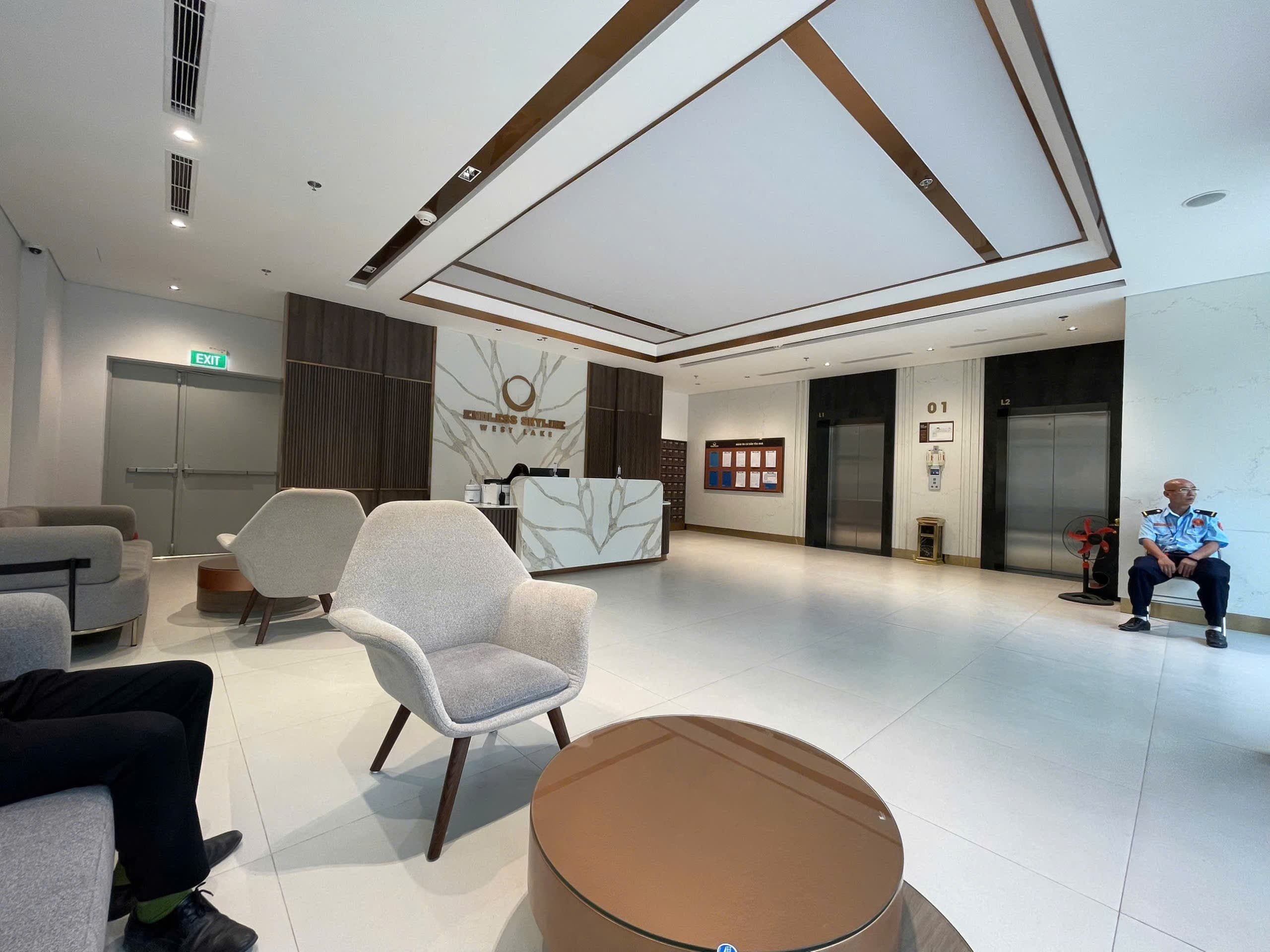 Modern 2 Bedroom Apartment on the 8th Floor in Lac Long Quan
