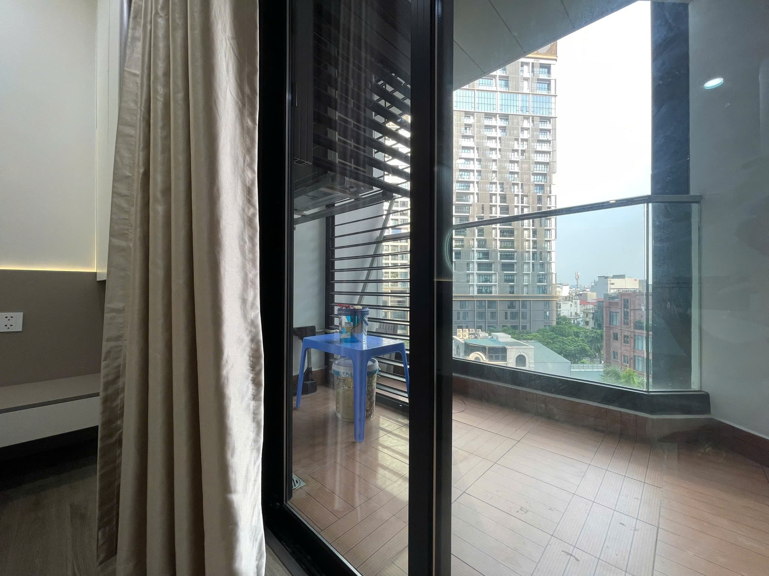 Modern 2 Bedroom Apartment on the 8th Floor in Lac Long Quan 3