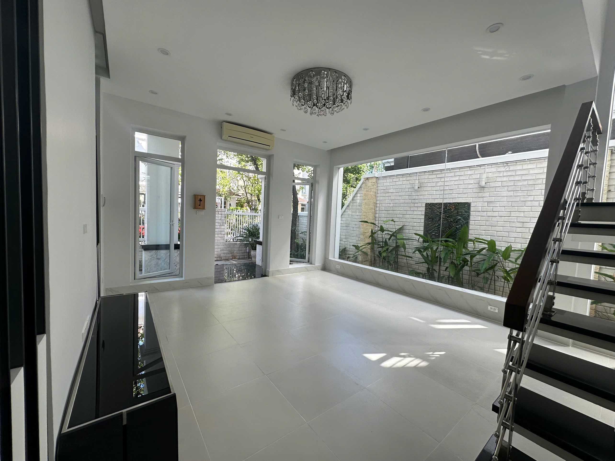 Stylish 3-Storey Villa in Ciputra 2