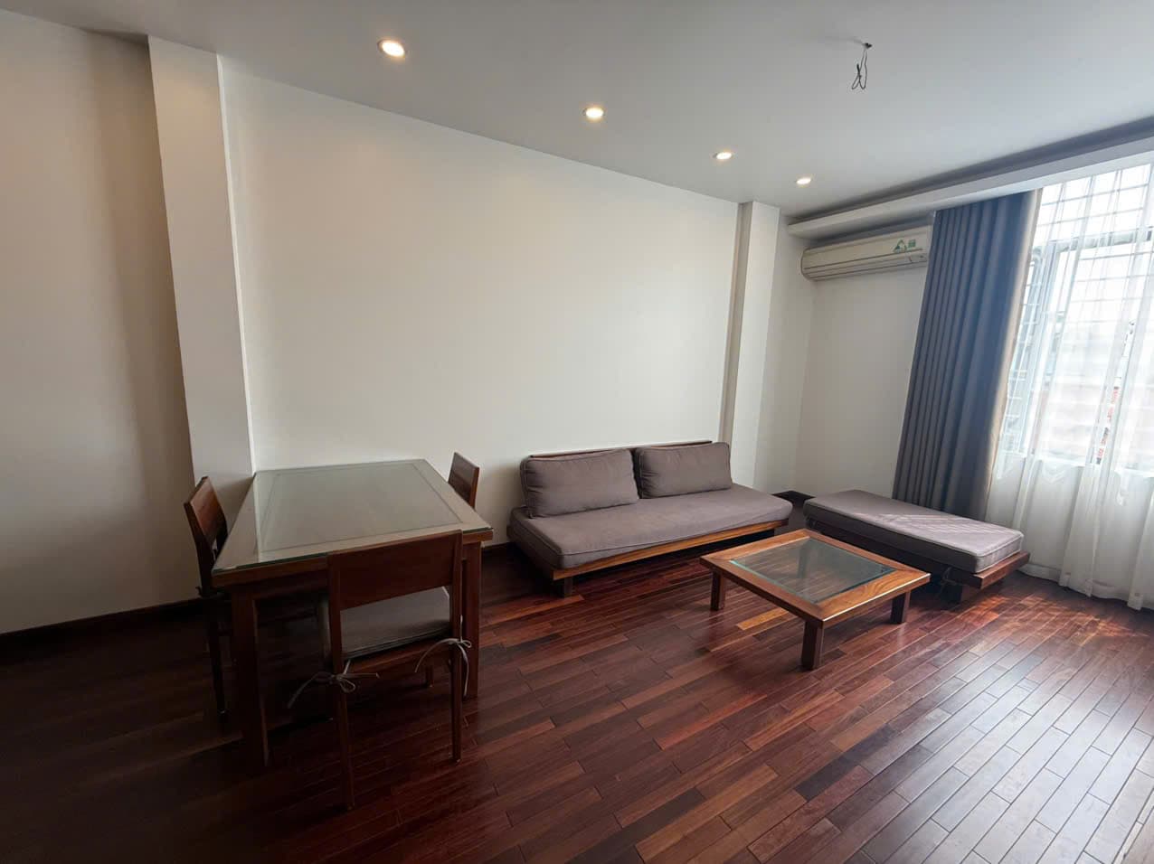 Warm 2 Bedroom Apartment on Ngoc Thuy, Long Bien