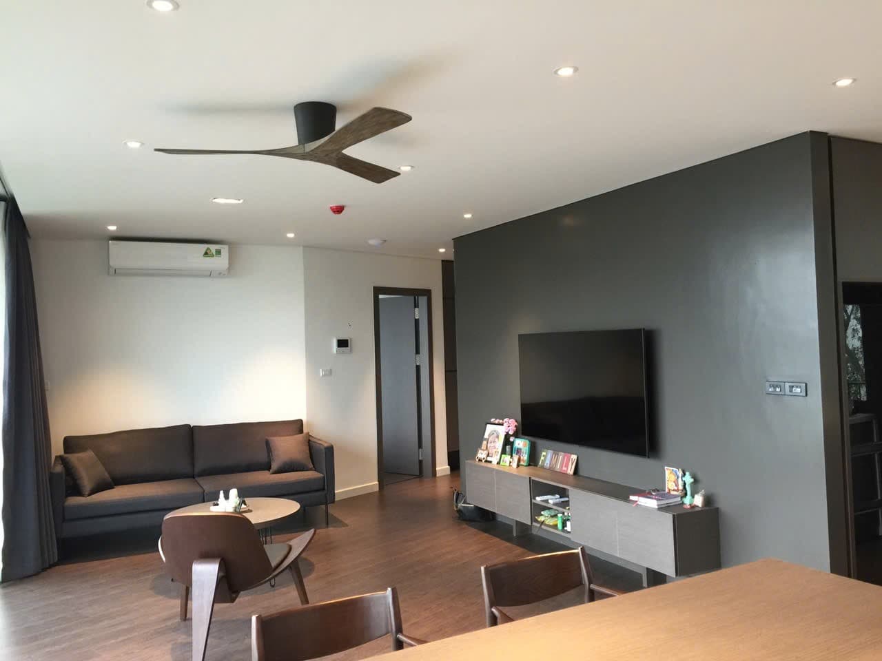 Lake View 2-Bed Apartment in Truc Bach, Ba Dinh 3